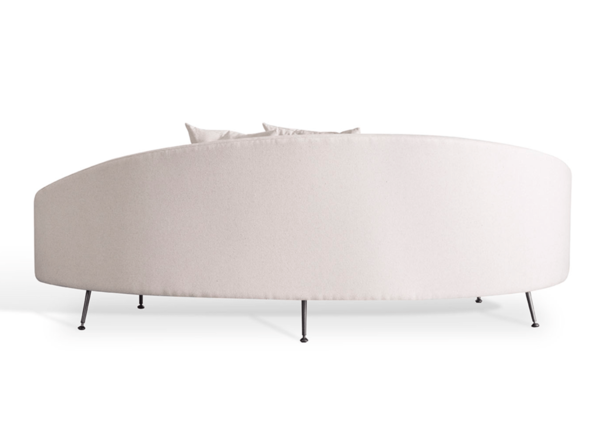 Sofá Donatello com estrutura interna em multilaminado e espuma de densidade 26 soft, garantindo conforto e durabilidade.