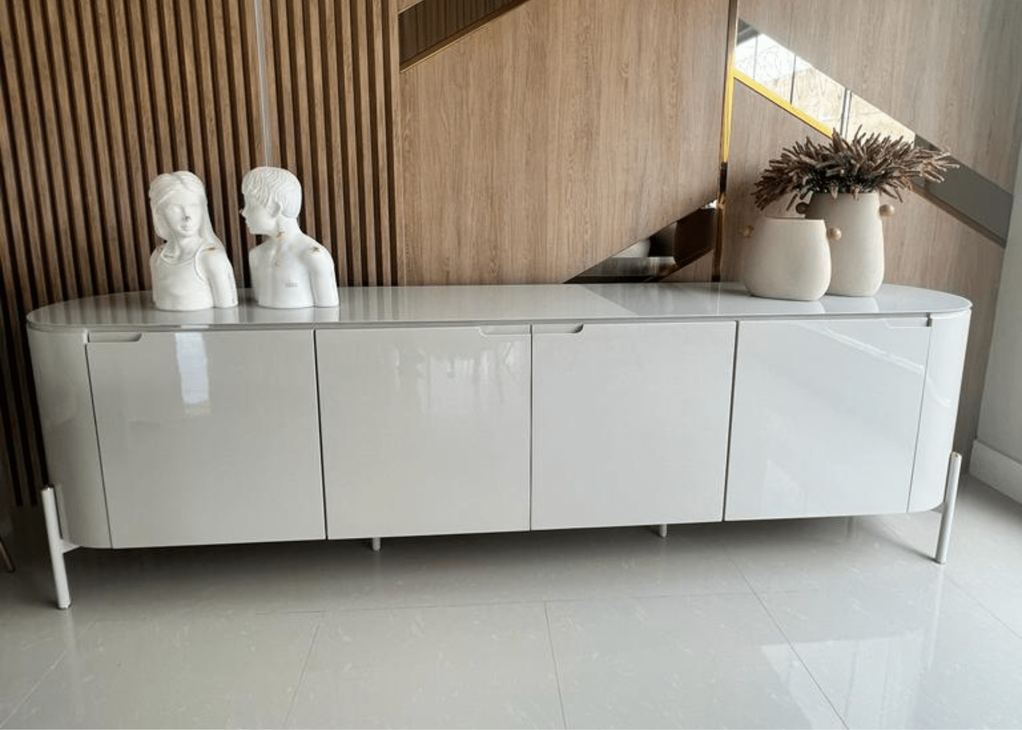 O móvel Buffet Duck é uma peça de mobiliário que também é funcional e personalizada em perfeita harmonia.