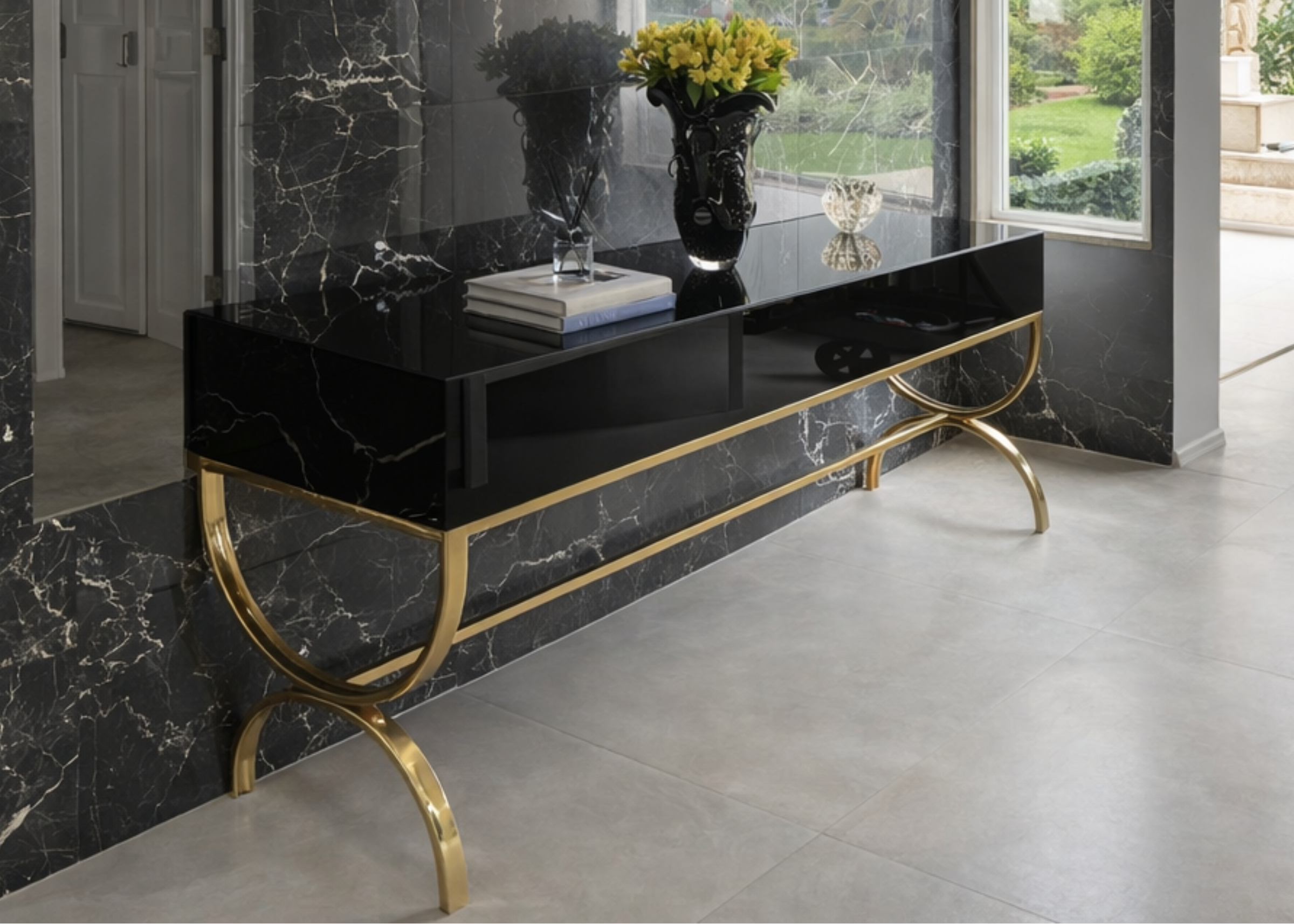 Aparador Dourado com base em aço inox dourado e tampo sofisticado, peça elegante para halls de entrada e salas contemporâneas.