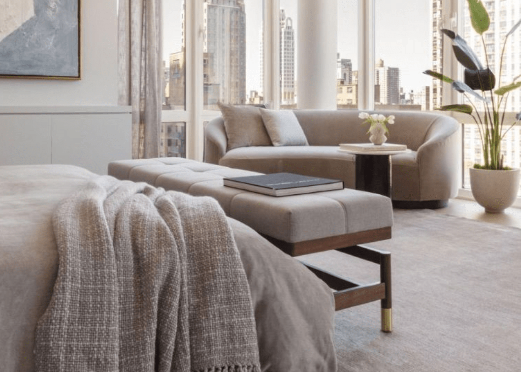 Banco com detalhes na base, combinando simplicidade e requinte em espaço gourmet.