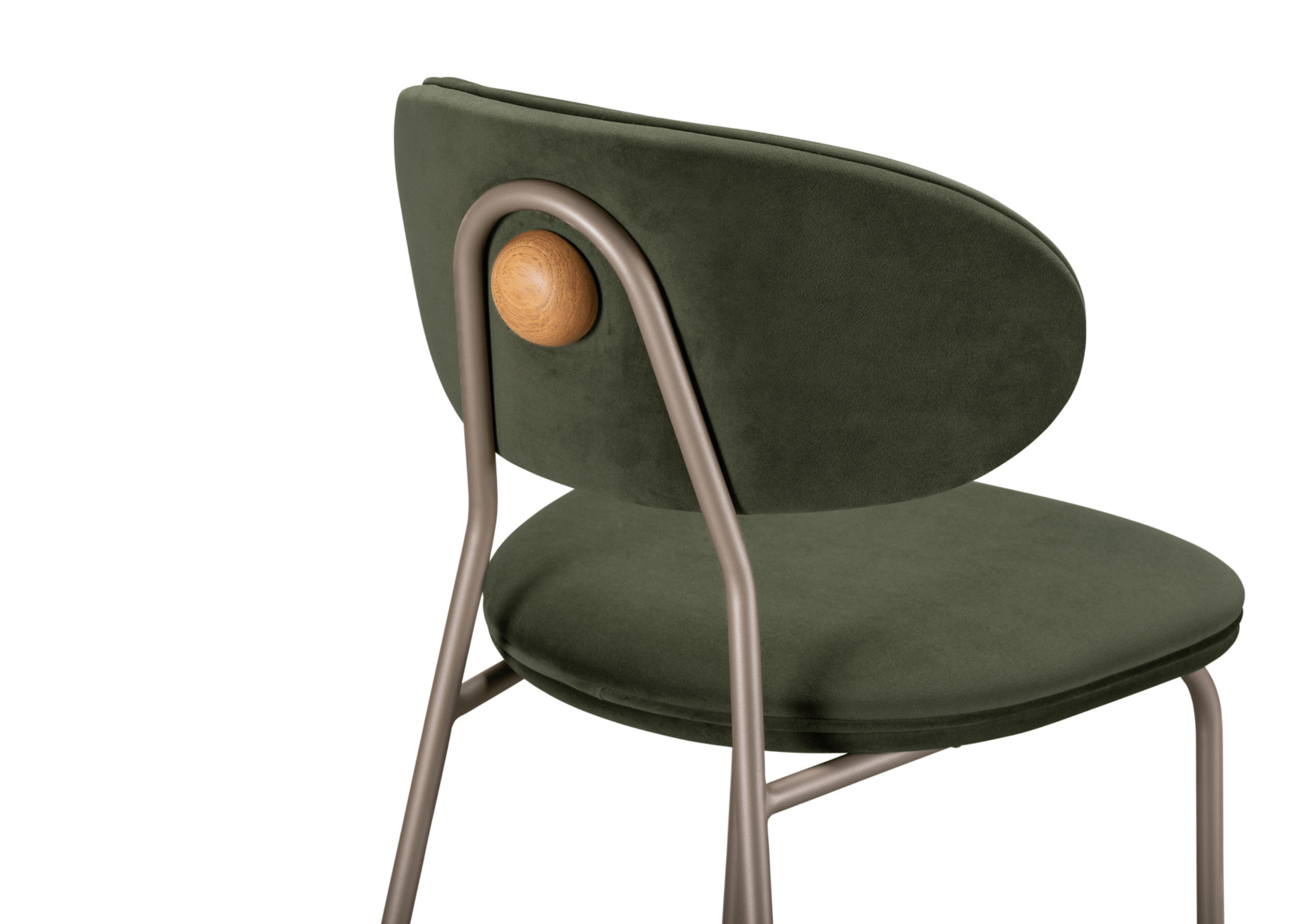 Detalhe em madeira natural no encosto da Banqueta Mont