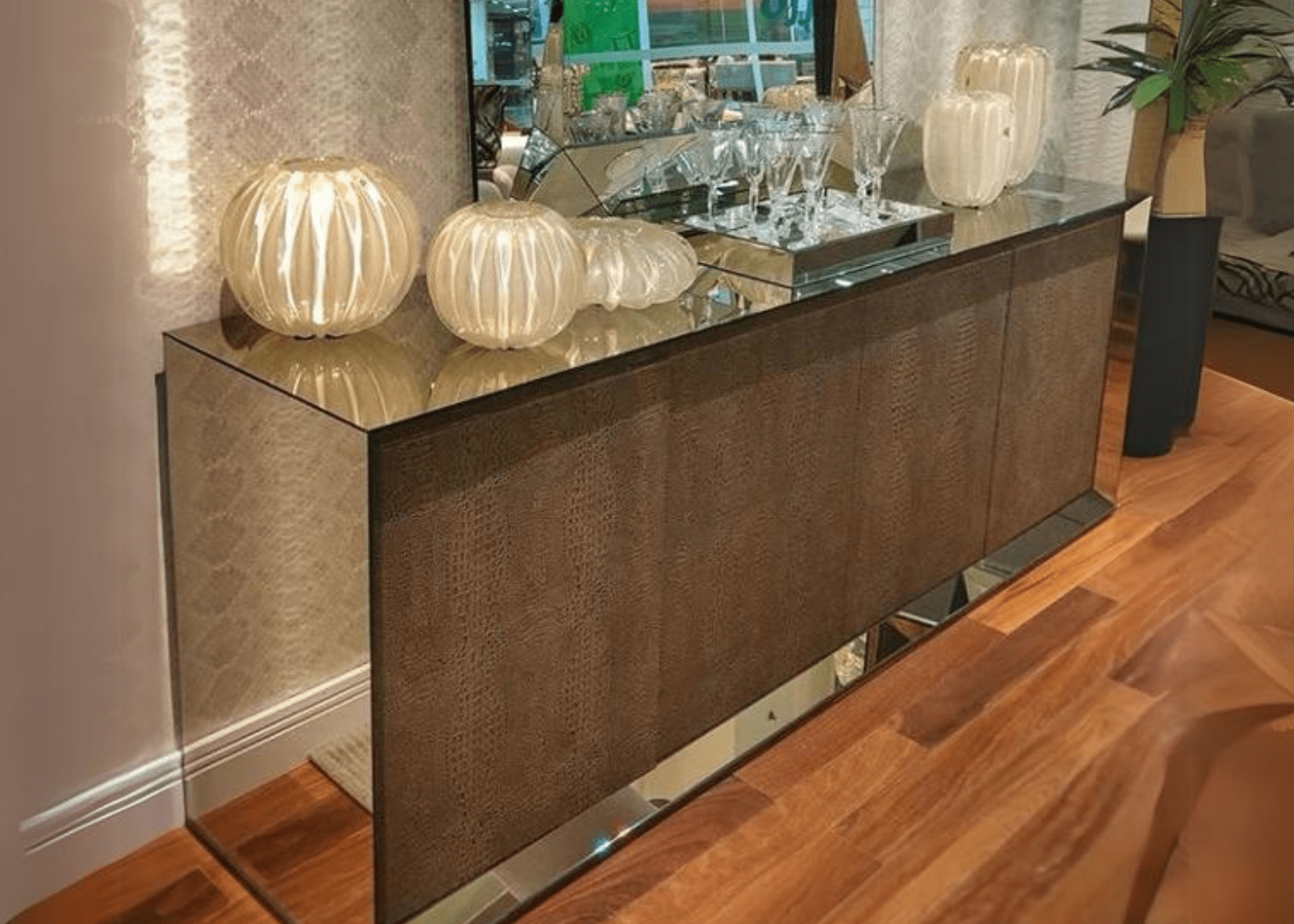 Buffet Astoria: Design exclusivo que eleva qualquer ambiente.