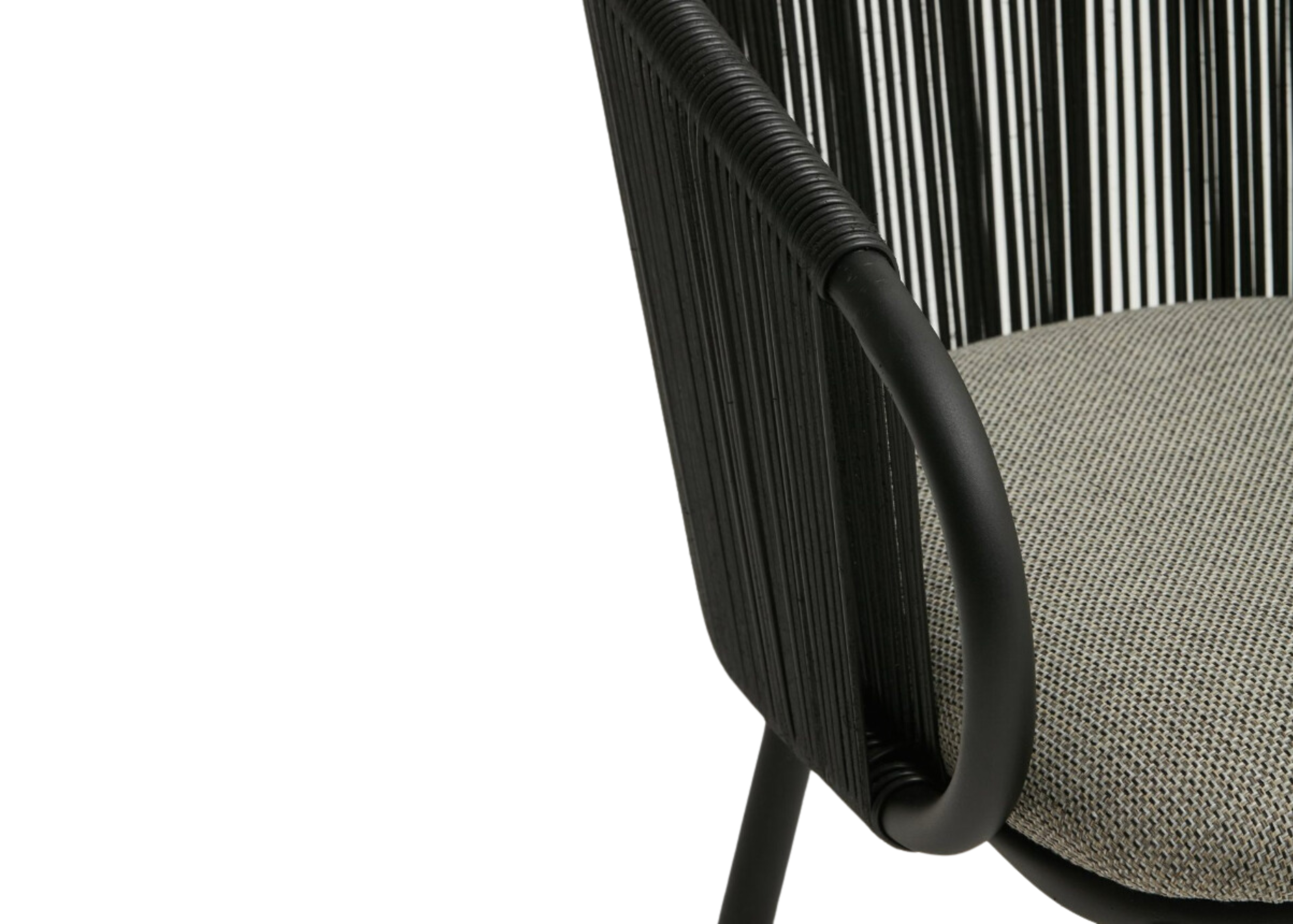 Design minimalista com detalhes refinados.