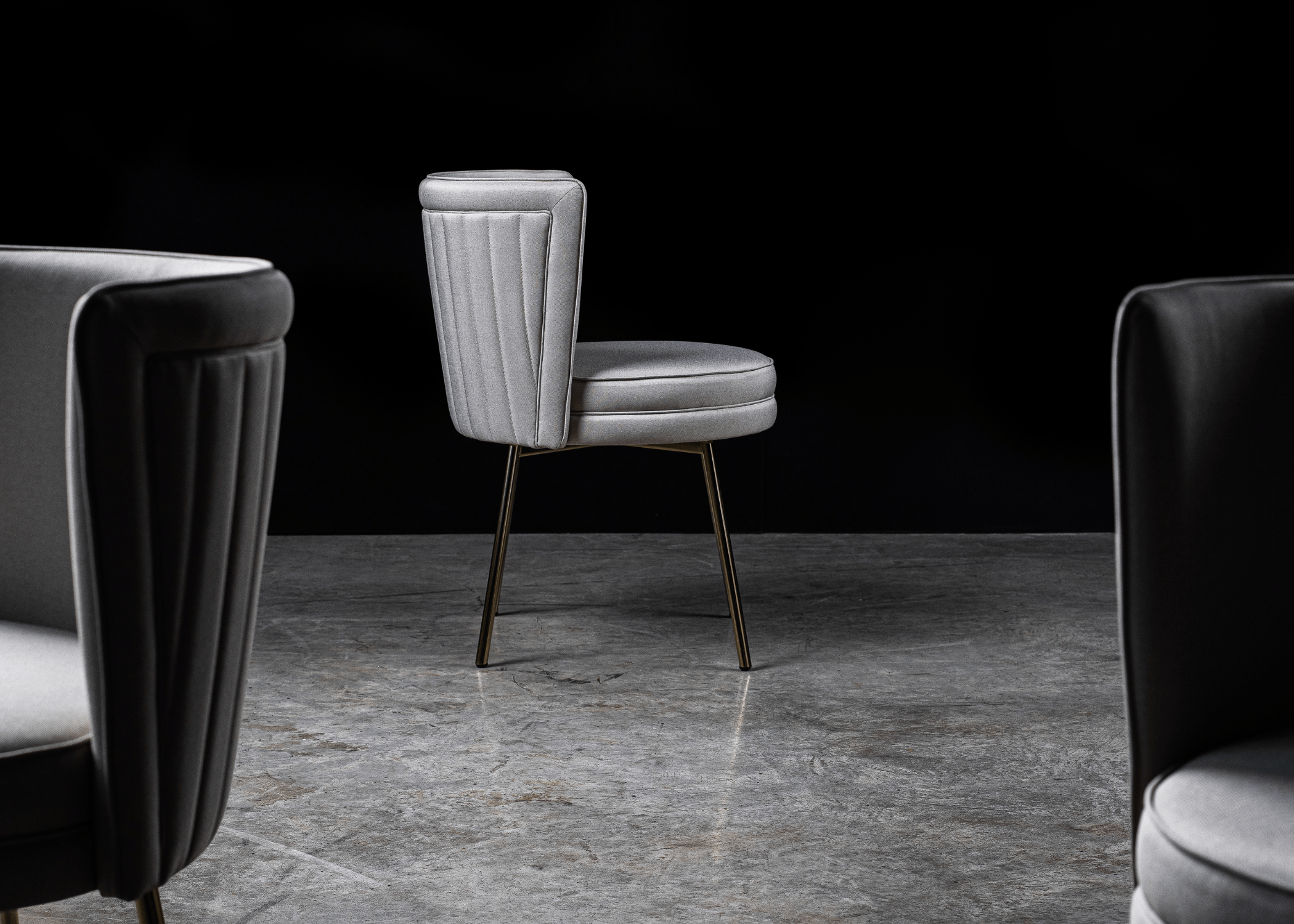 Cadeira Alaska compondo um espaço aconchegante e refinado.