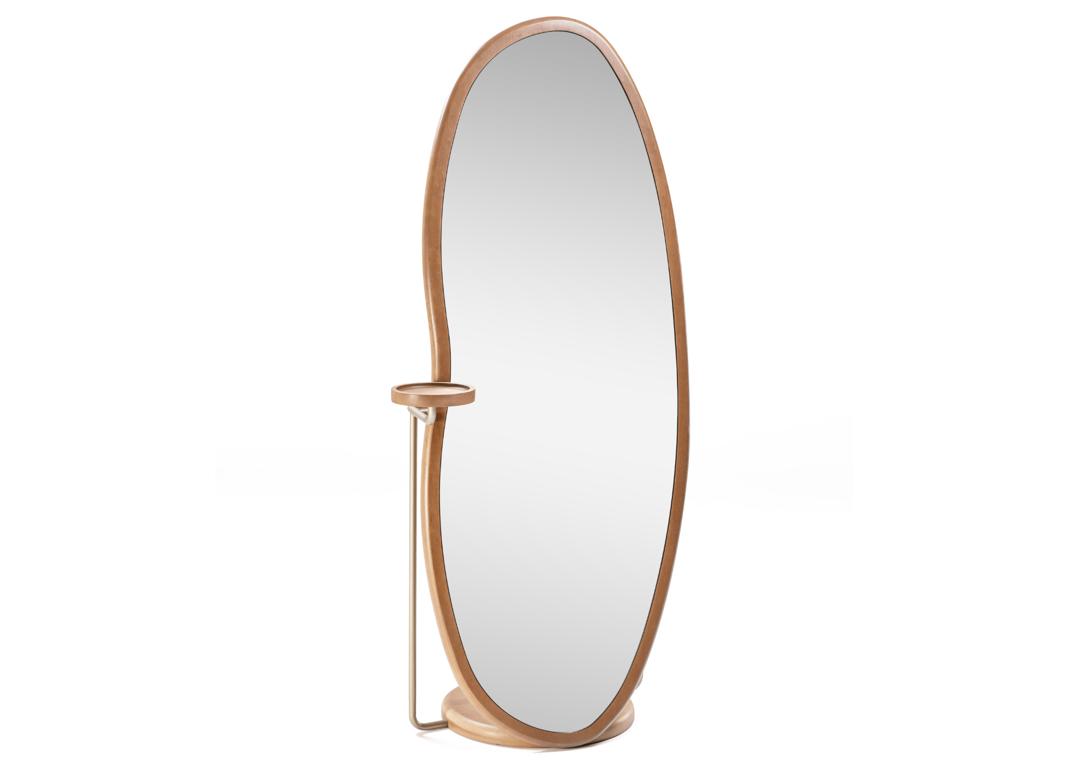 Espelho de Chão Livia com acabamento em madeira maciça e detalhes metalizados.