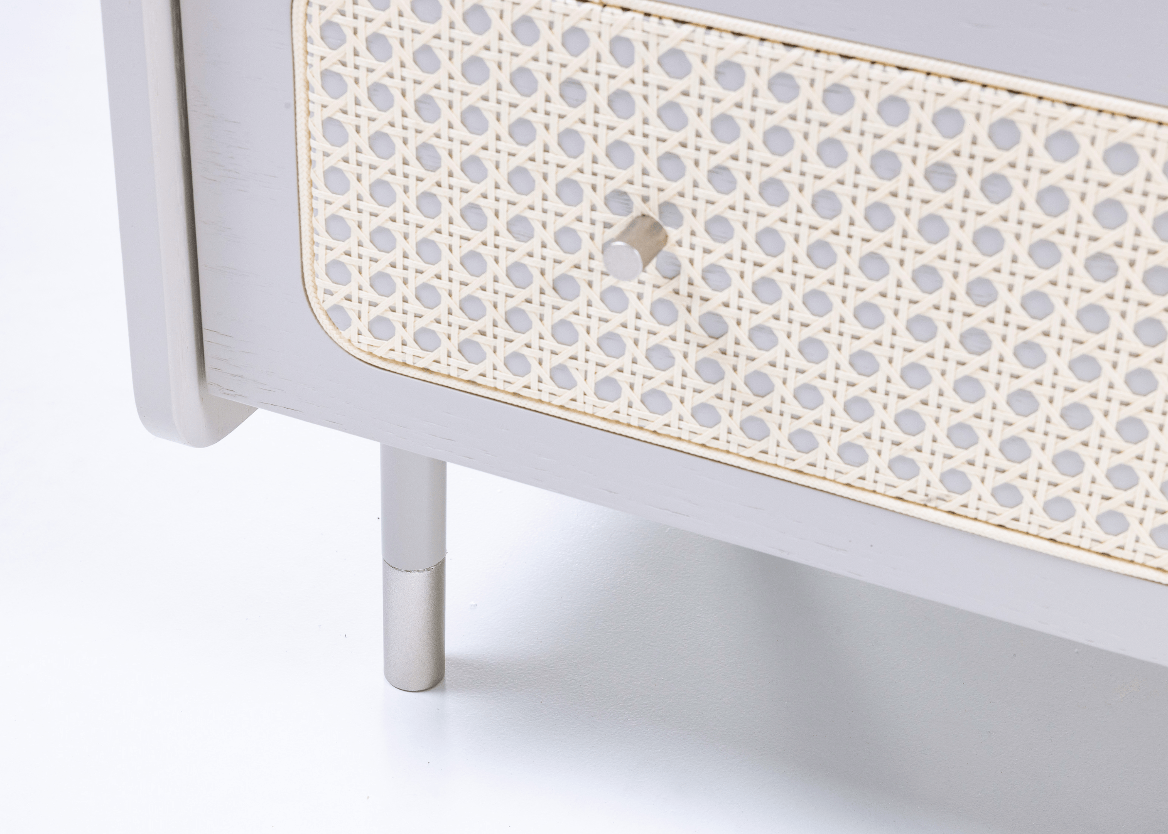 Detalhe da Mesa de Cabeceira Mark em ambiente elegante e funcional