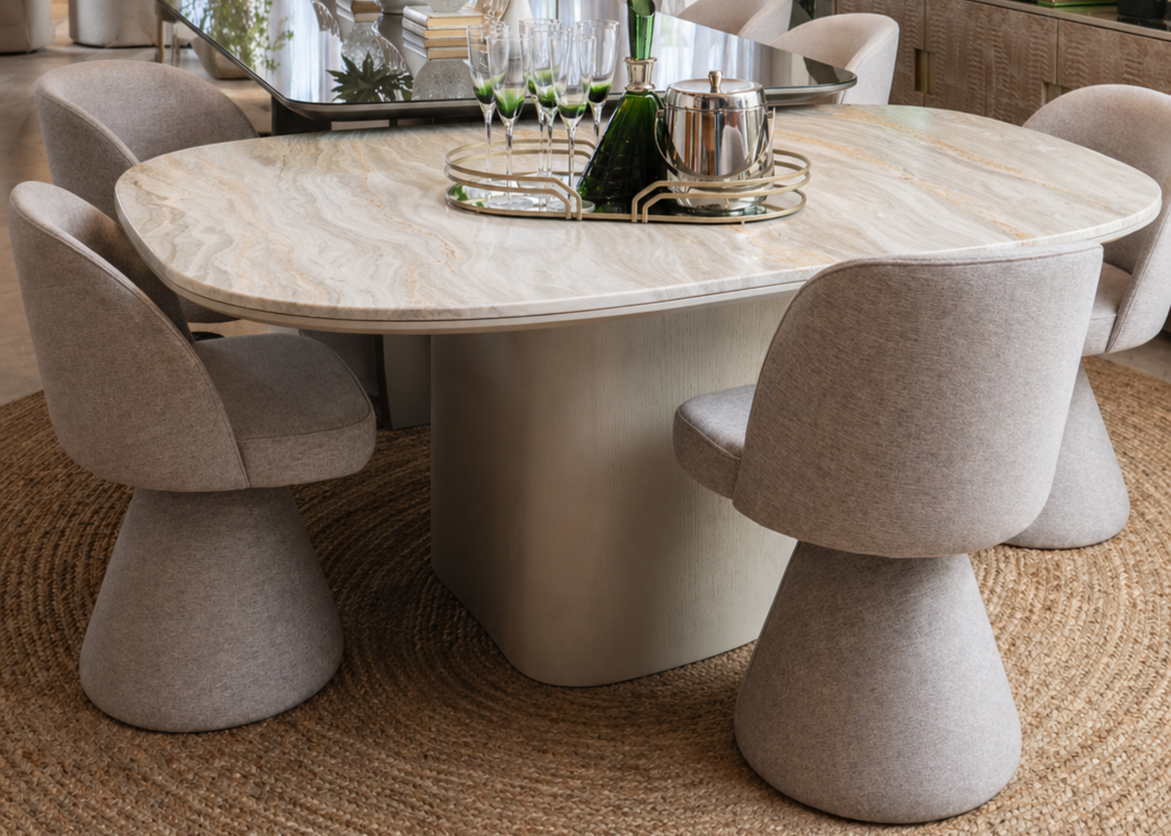 Mesa de Conversão Orgânica Glen com design harmonioso e visual marcante para espaços refinados e acolhedores.