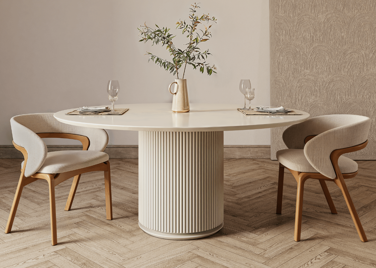 Mesa Marga com tampo laqueado e vidro pintado em ambiente moderno.