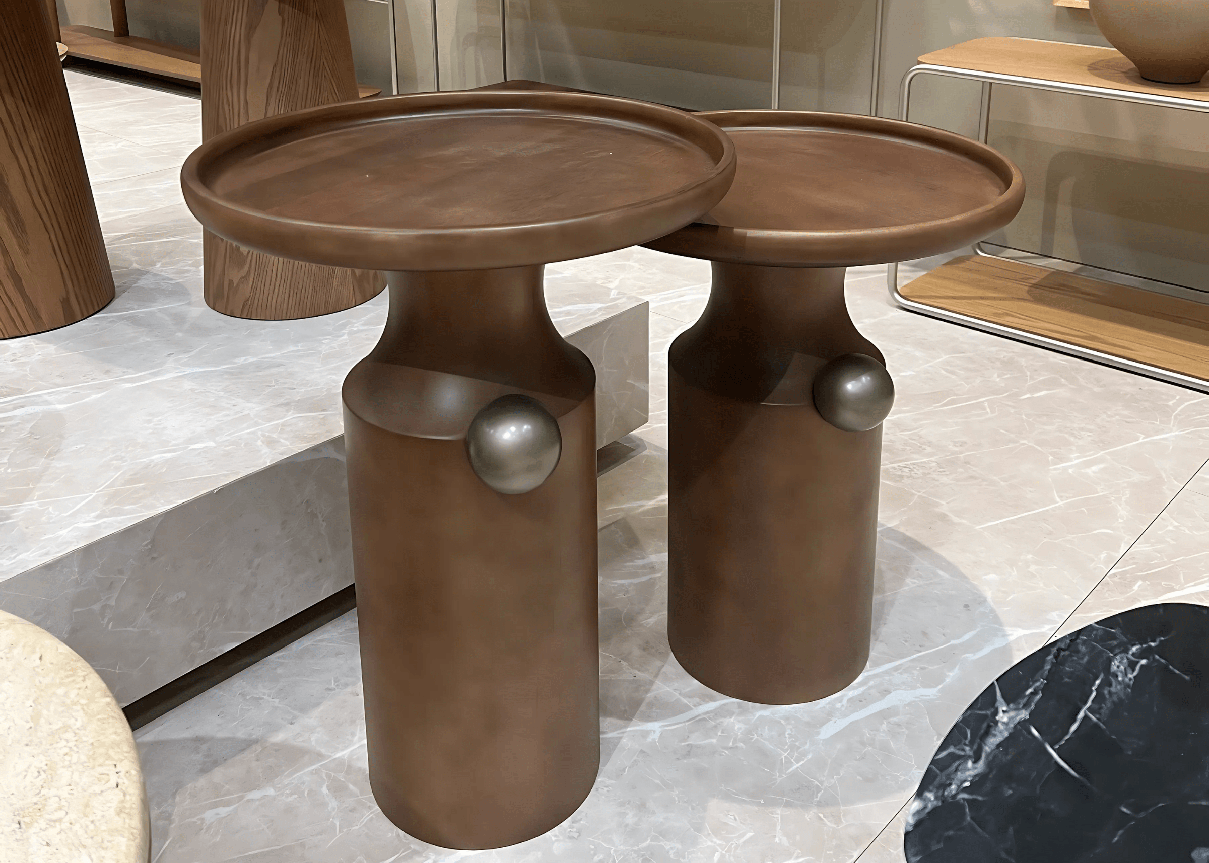 Mesa Lateral Lion com design contemporâneo e elegante.