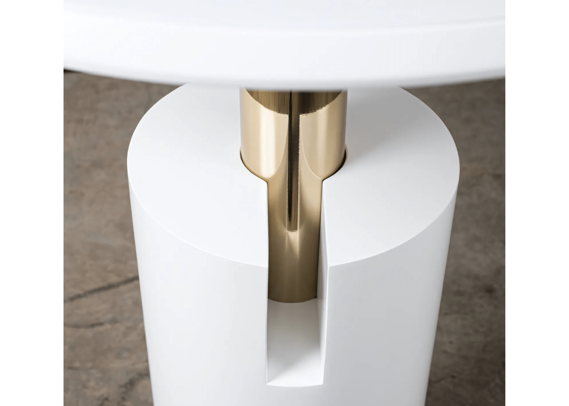 Design moderno da Mesa Bistrô Theodoro em destaque.