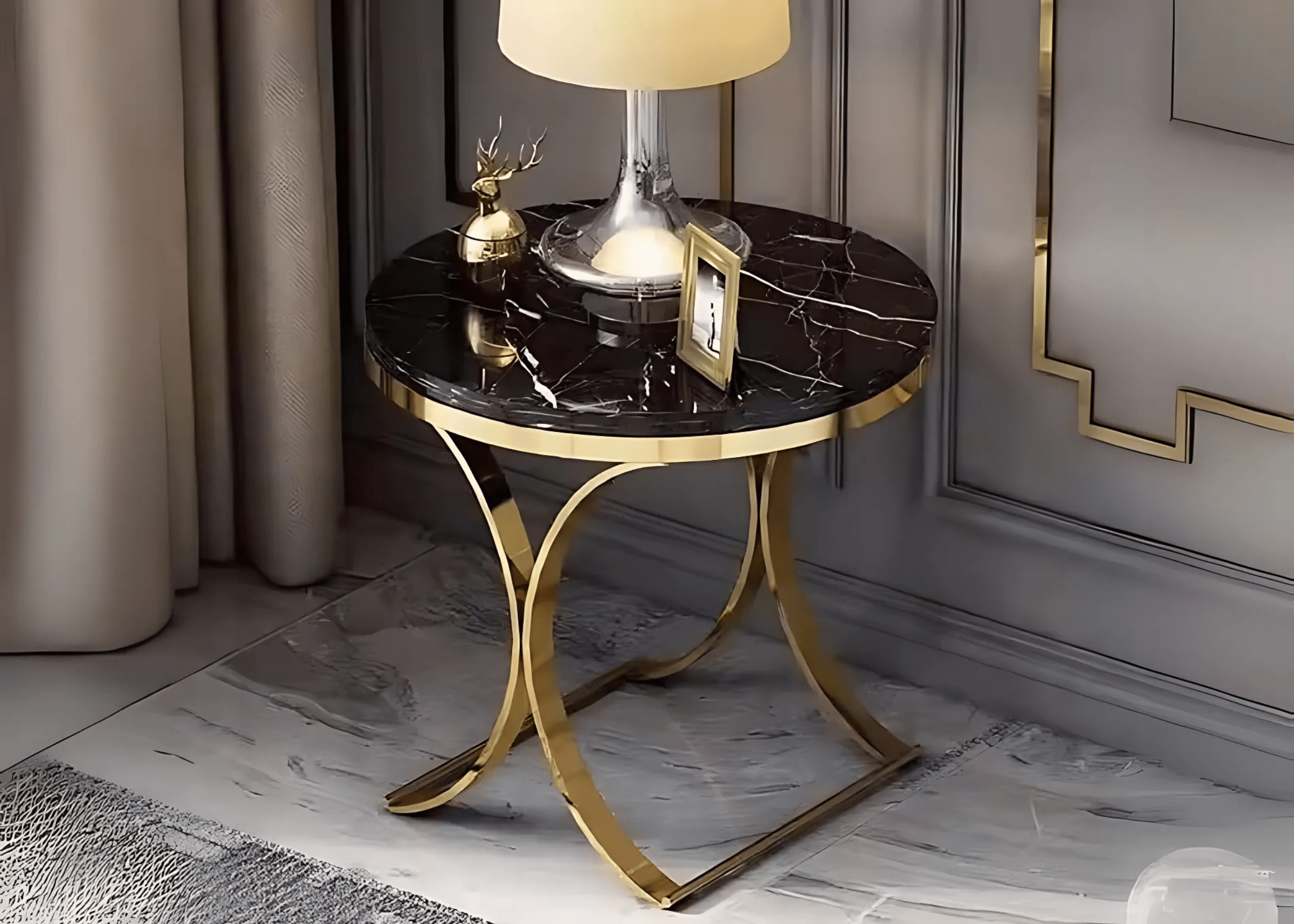 Tampo da Mesa Lateral Europeia em vidro marmorizado, oferecendo uma superfície elegante e marcante para objetos decorativos.