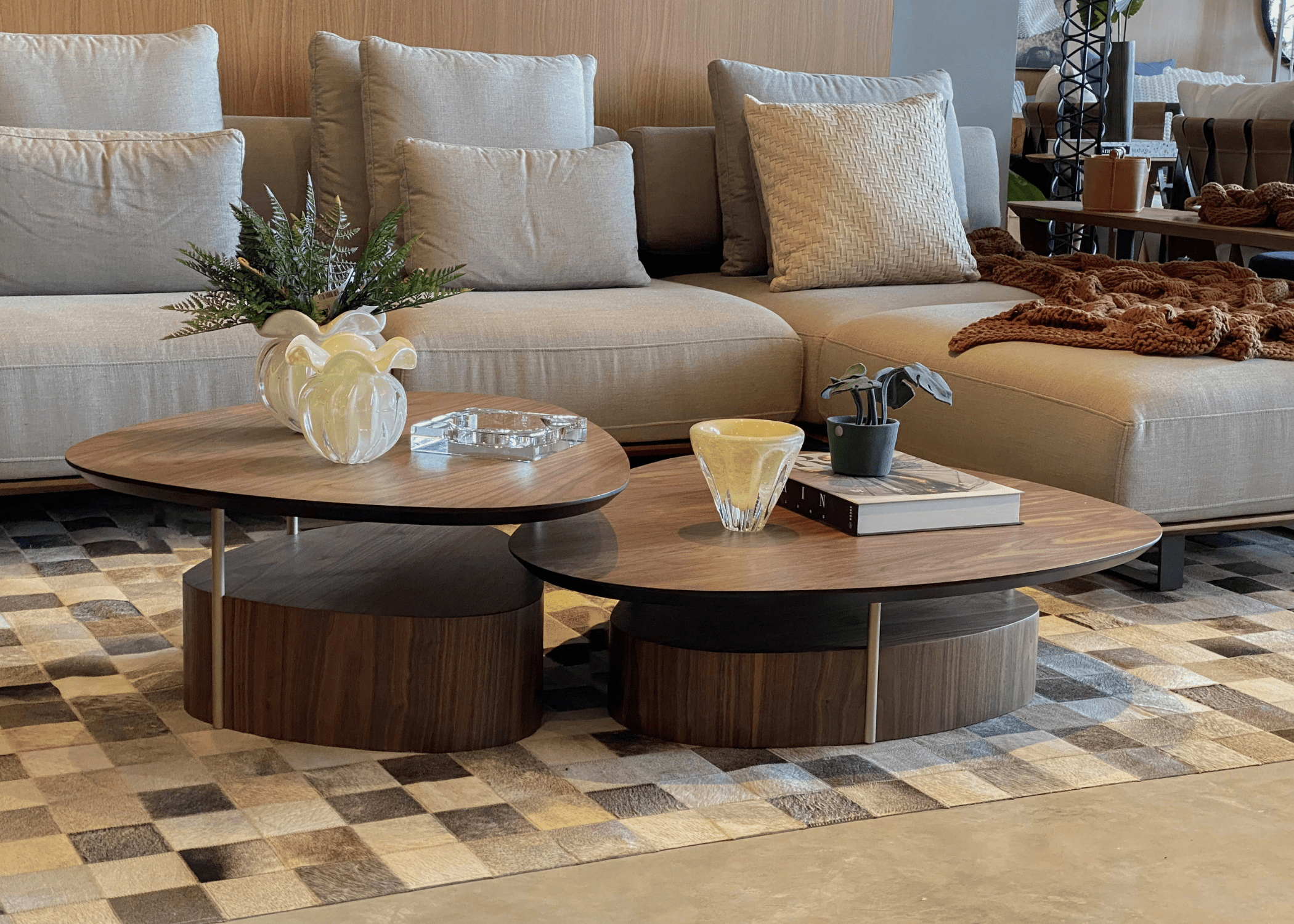 Mesa de Centro Orgânica Boss decorando sala de estar elegante