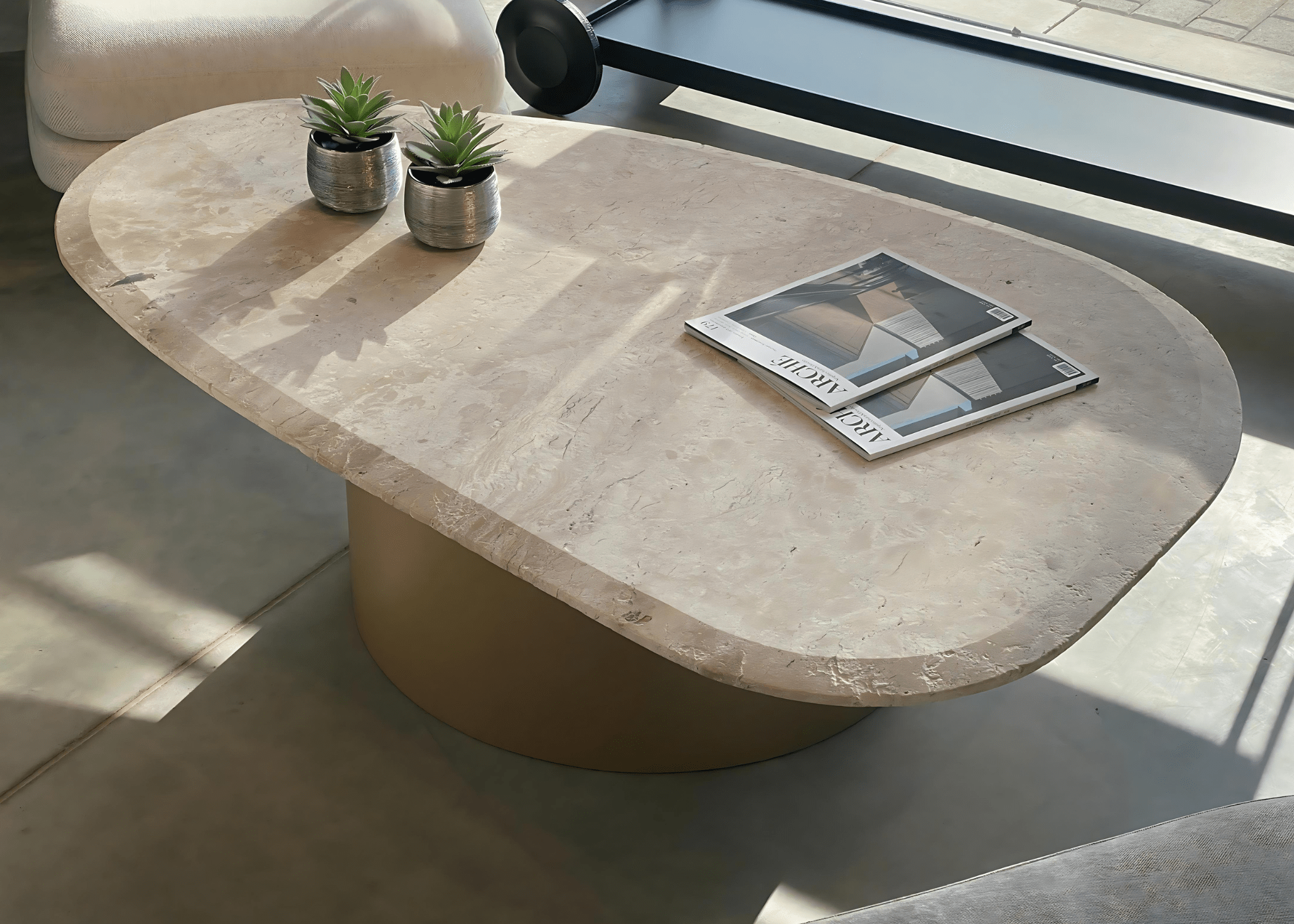 Adicione estilo à sua sala de estar com a Mesa de Centro Myle.