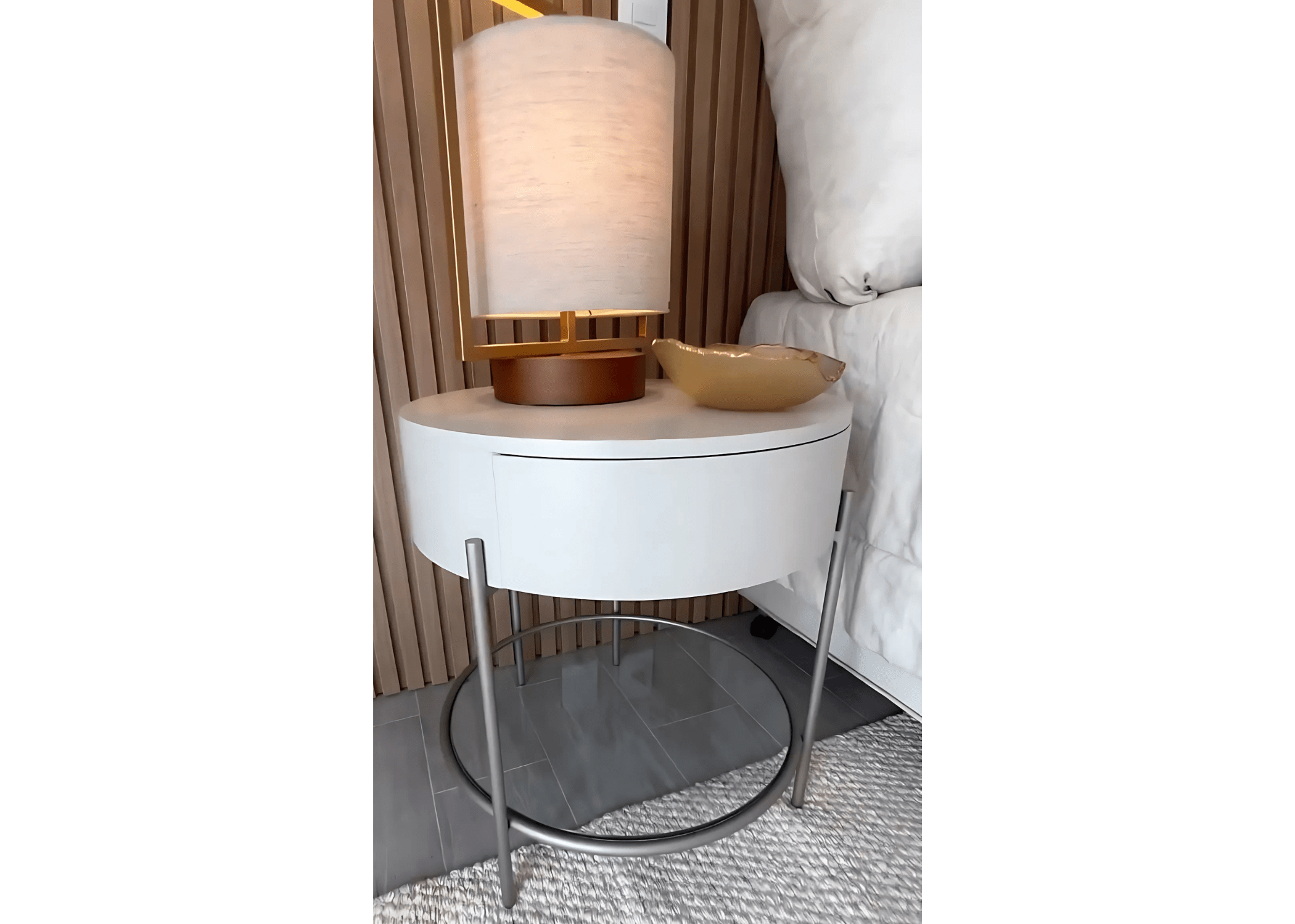 Estilo refinado com elegância Mesa de cabeceira Lali.