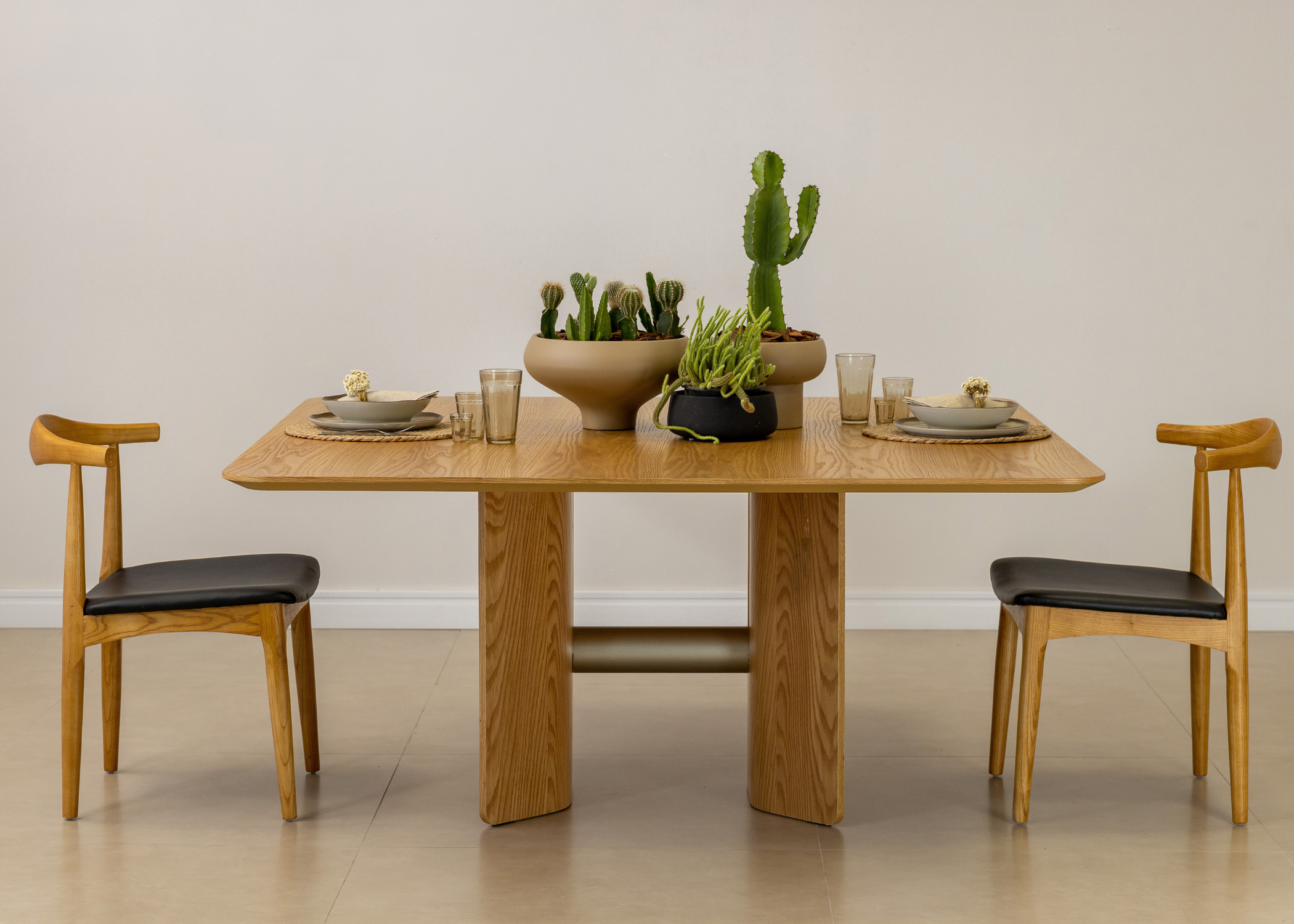 Mesa de jantar Beatriz em ambiente moderno.