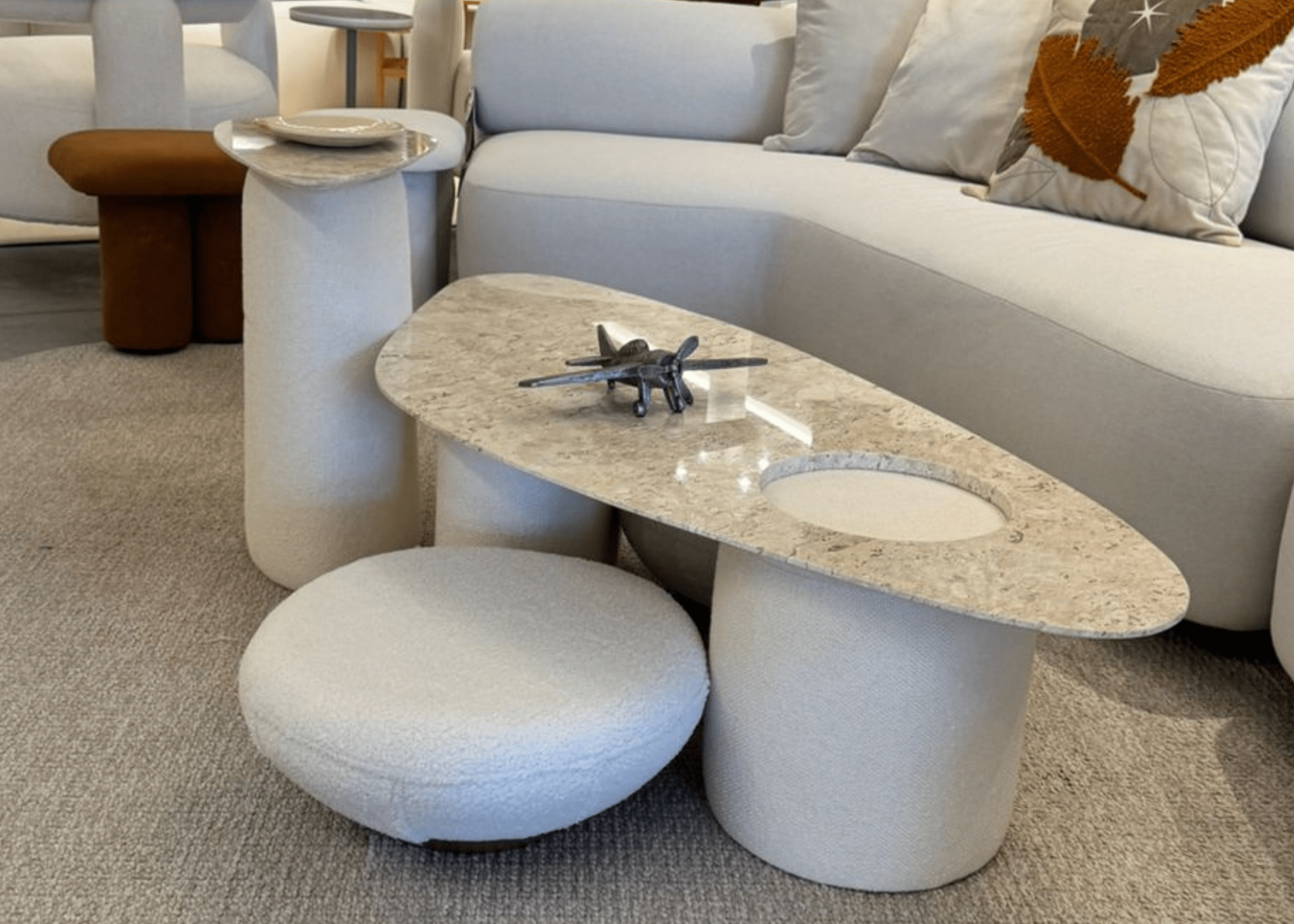 Com um design orgânico e formas naturais.