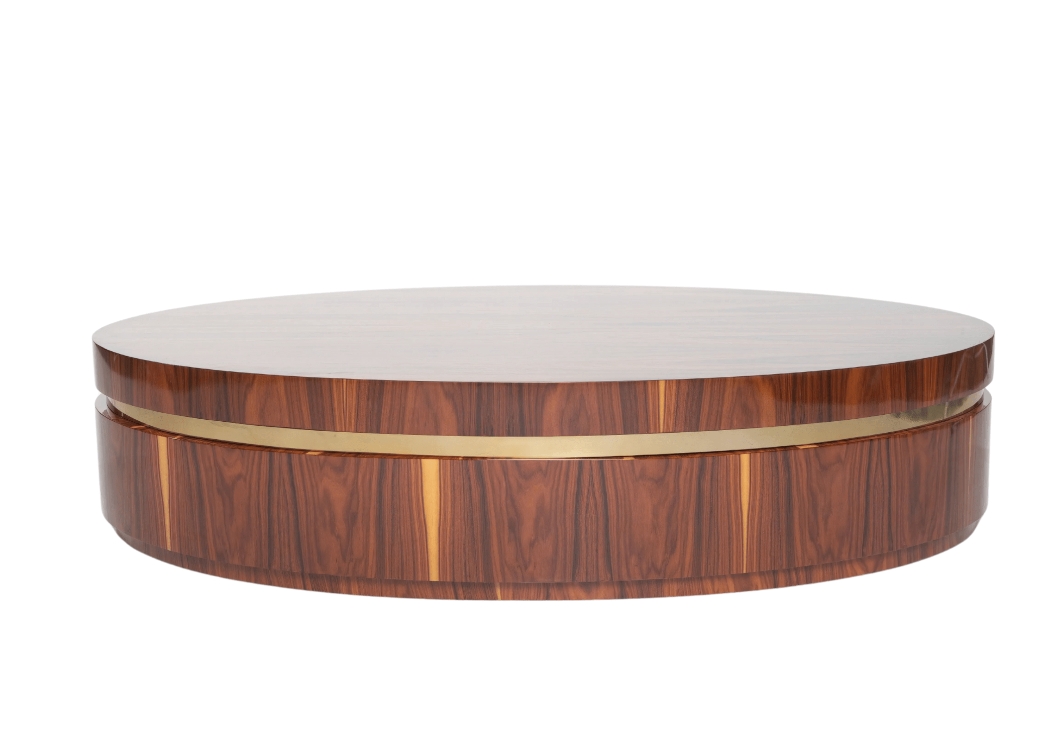 Mesa de Centro Alba Oval com design sofisticado e detalhe dourado em sala moderna.