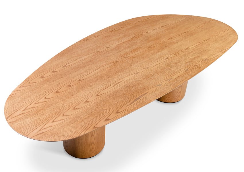 Detalhe do tampo orgânico da Mesa de Jantar Astrid