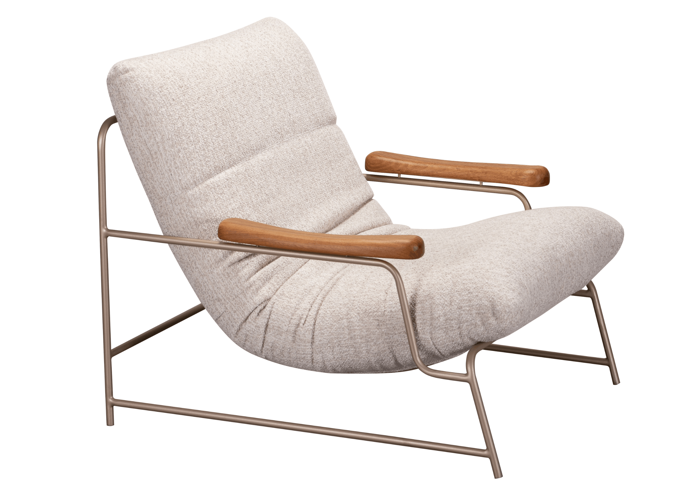 Poltrona Estelle com braços em madeira e encosto ergonômico, acabamento refinado e visual elegante.