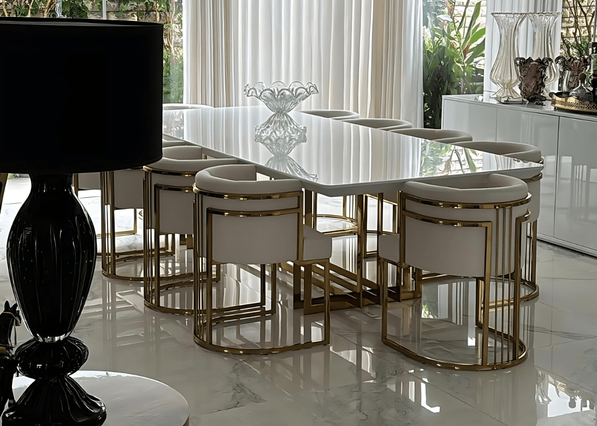 Poltrona Charme II: base elegante em aço inox 304 e espuma de alta densidade. Conforto luxuoso e design impecável.