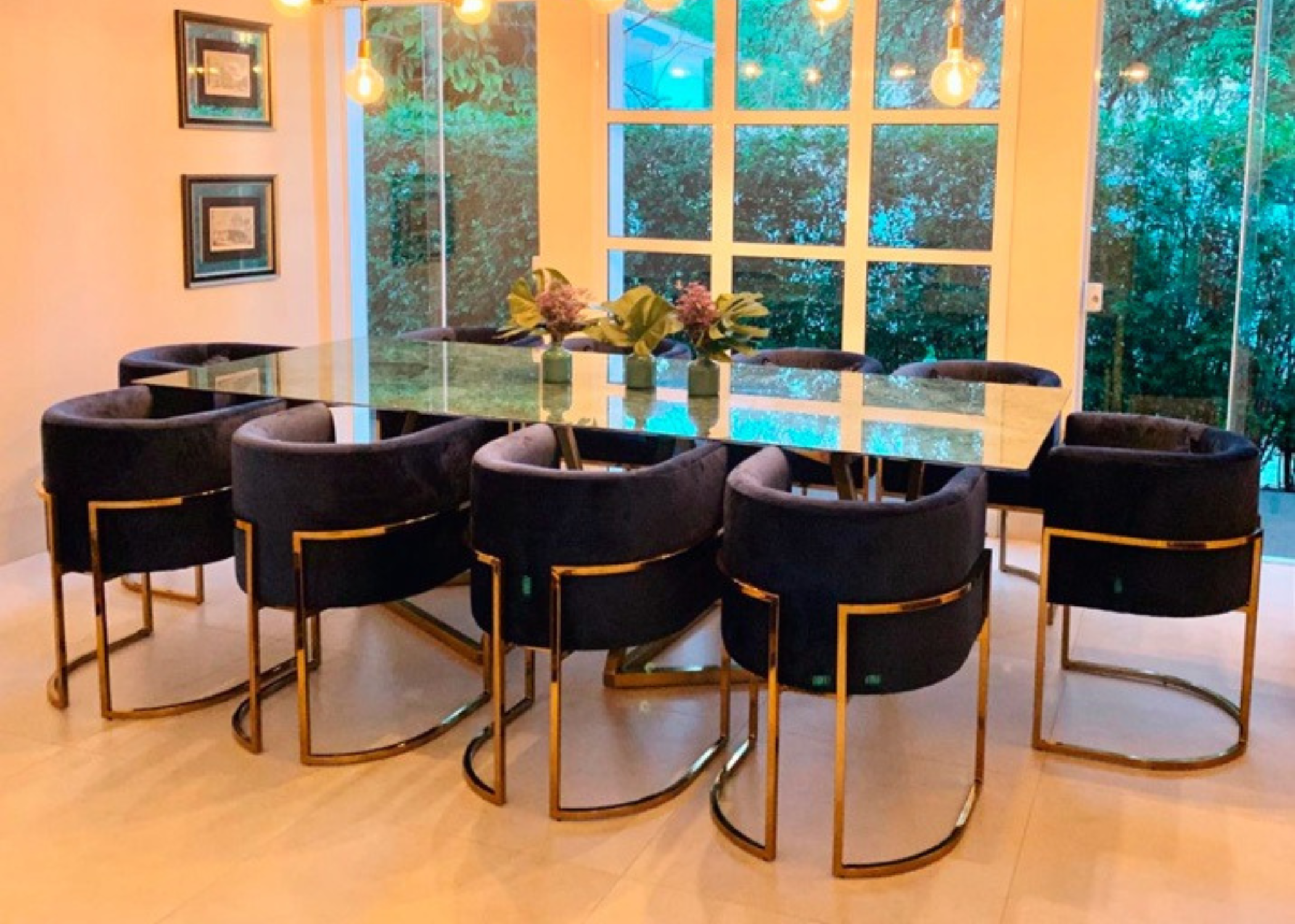 Ambiente de sala de estar decorado com a elegante Poltrona Eldorado em destaque.