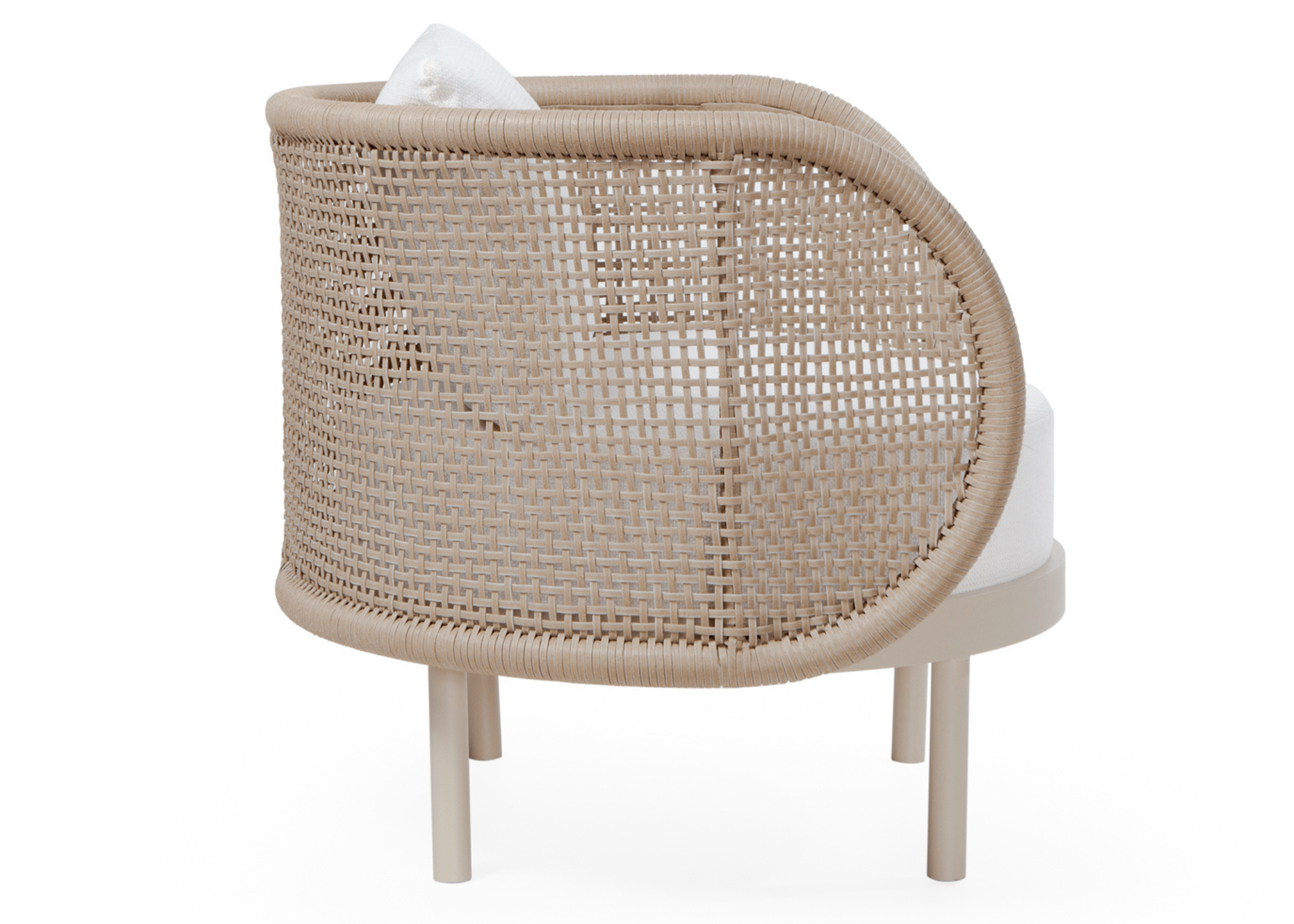 Conforto ao ar livre: Poltrona Nature oferece um assento confortável com contornos suaves e acabamento cuidadoso.