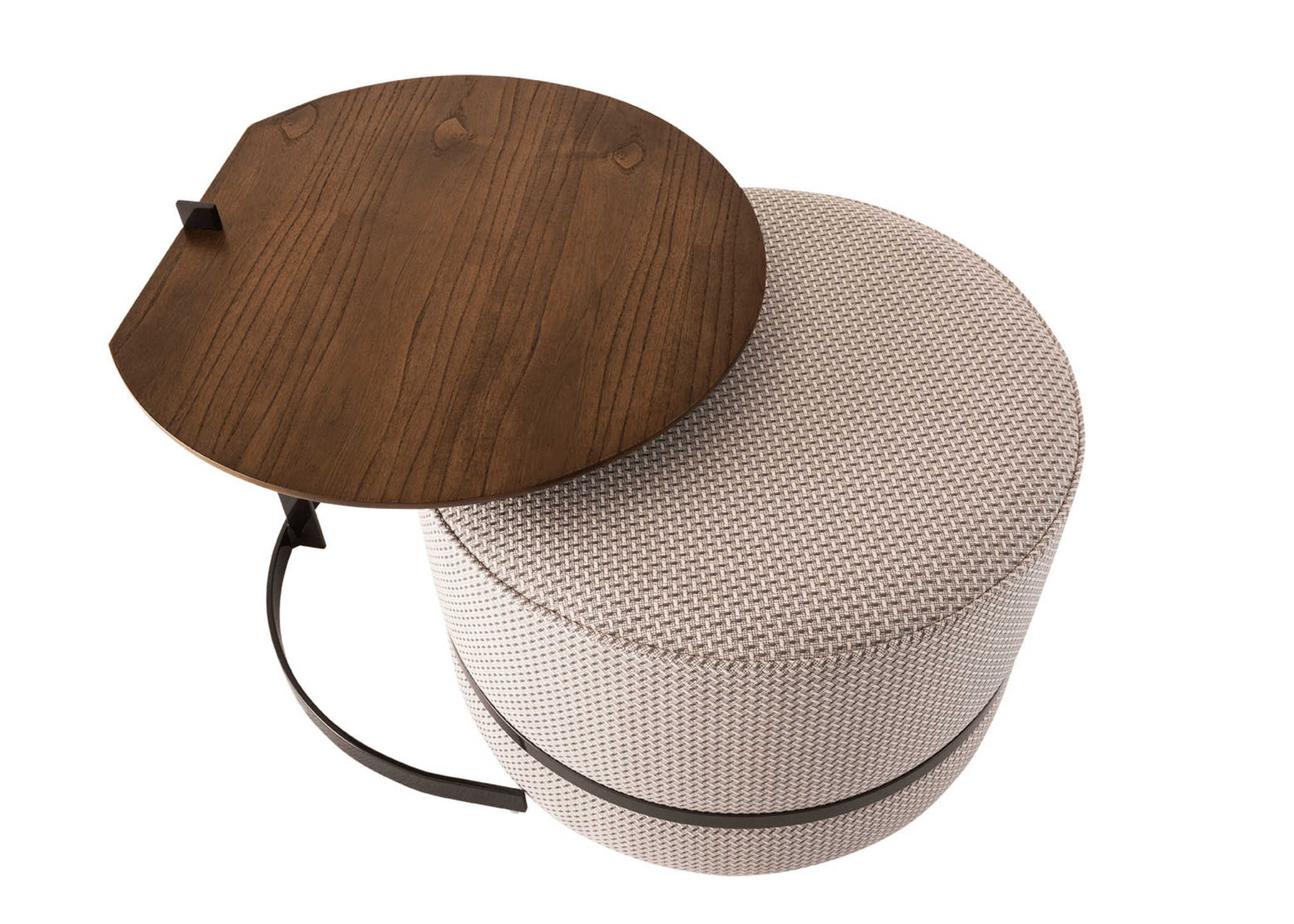 Detalhes em aço carbono e lâmina de cinamomo para um visual elegante e durável.