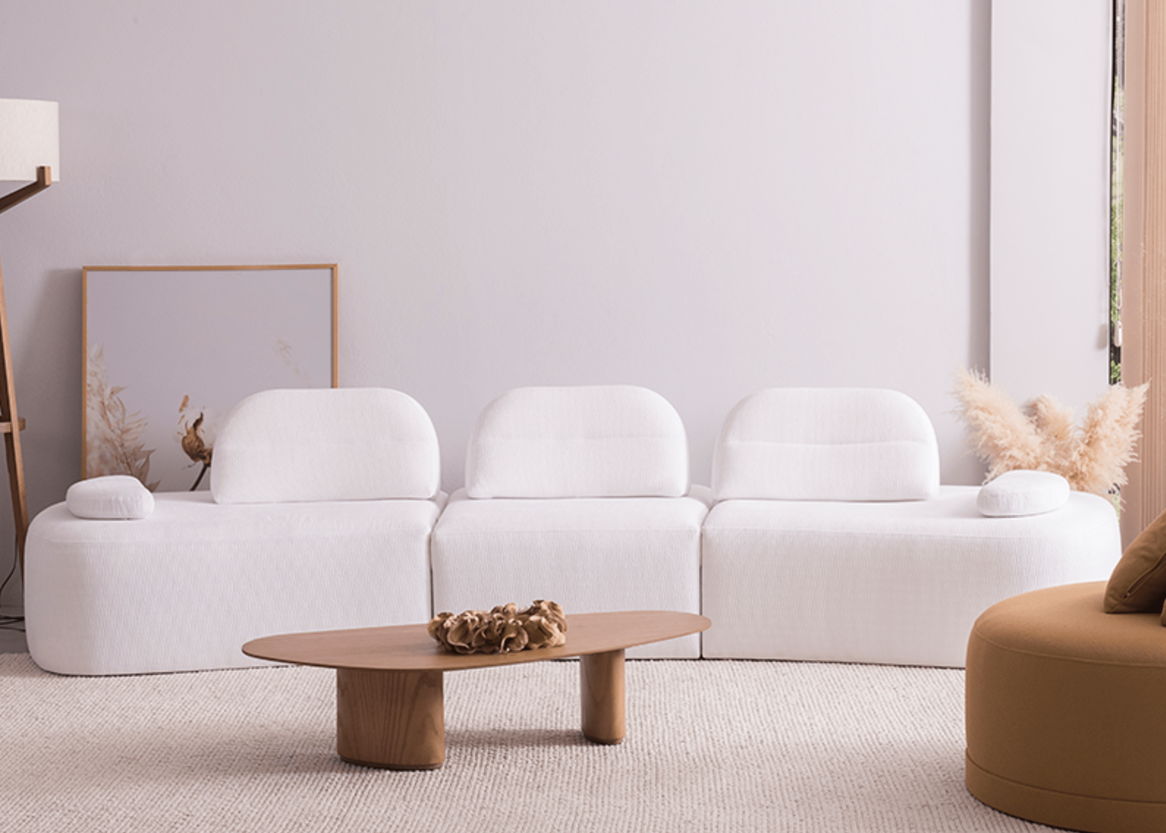 Sofá Magnus em ambiente minimalista com decoração neutra