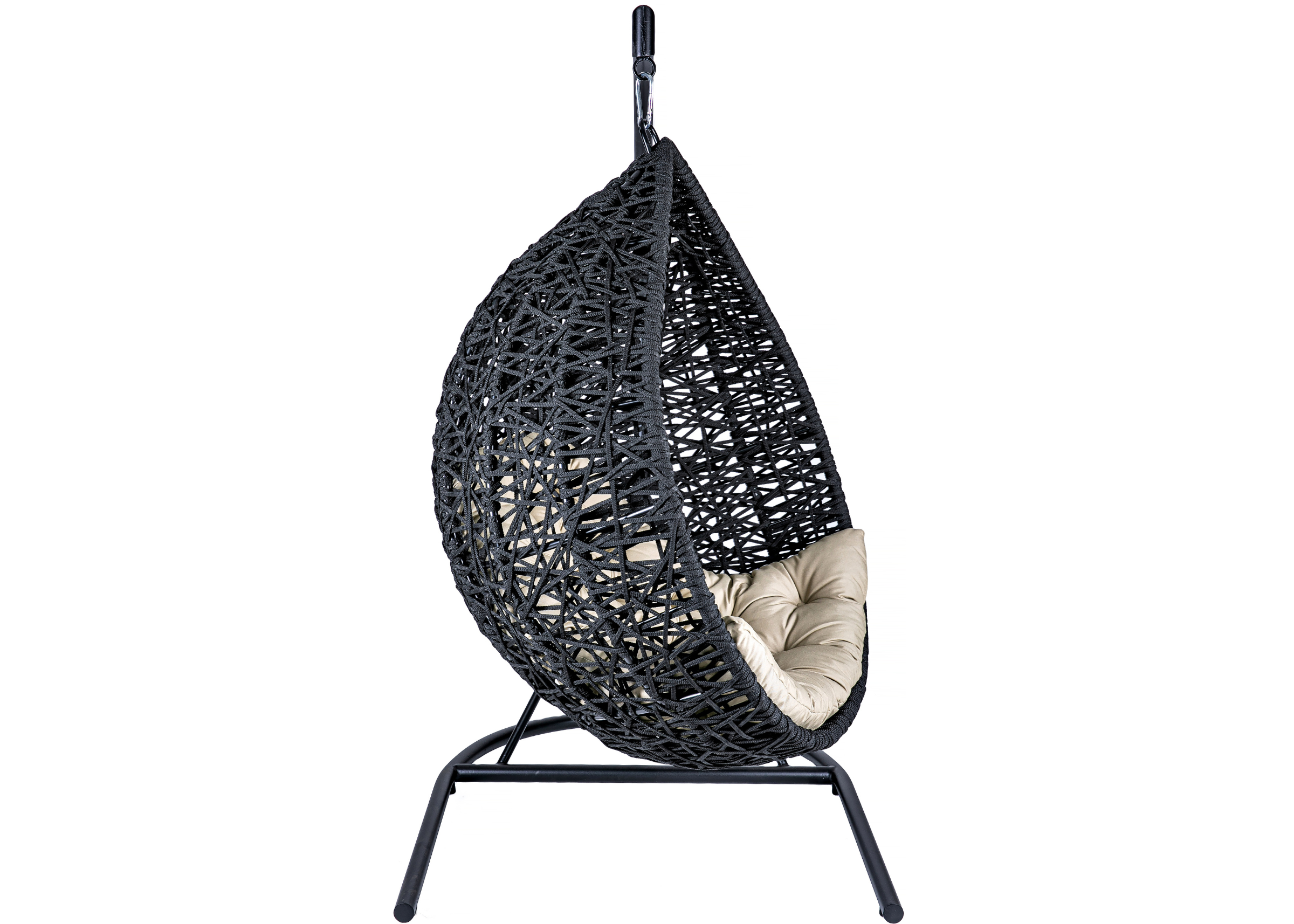 Balanço para área externa com suporte em alumínio revestido, corda náutica e estofado impermeável, apresentando conforto e elegância para varandas e jardins.