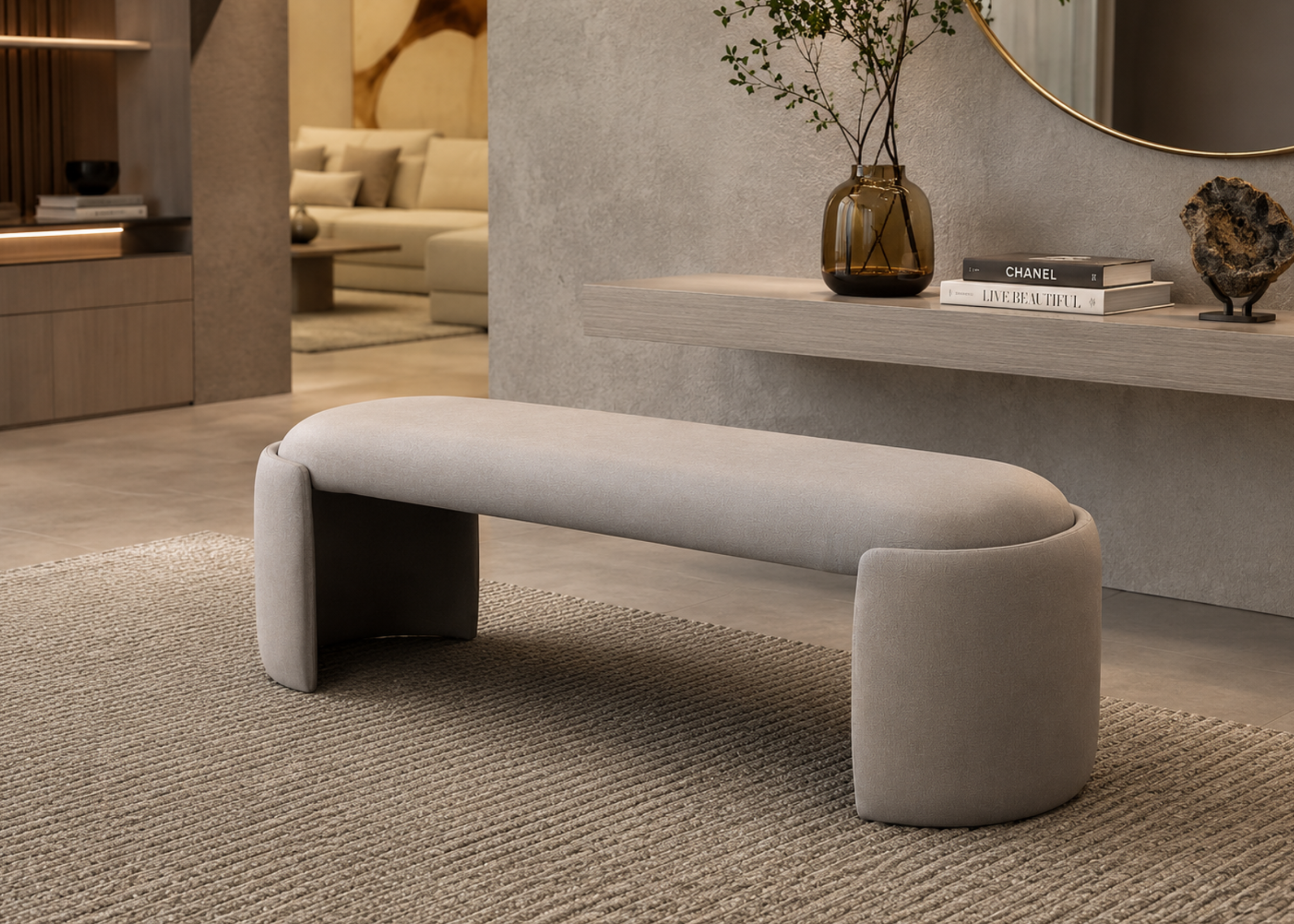 Banco Kenny em sala de estar moderna e sofisticada, apresentando design elegante e contemporâneo, ideal para compor ambientes refinados e acolhedores.