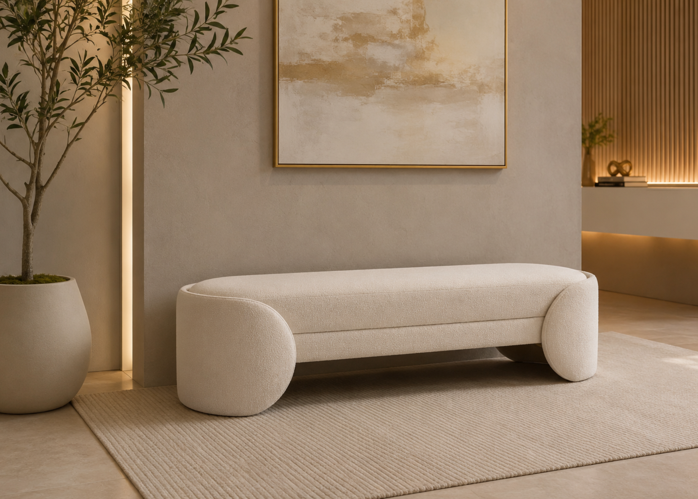 Banco Tulipa com revestimento em bouclé off white, apresentando design sofisticado e acabamento de alto padrão para diversos ambientes.