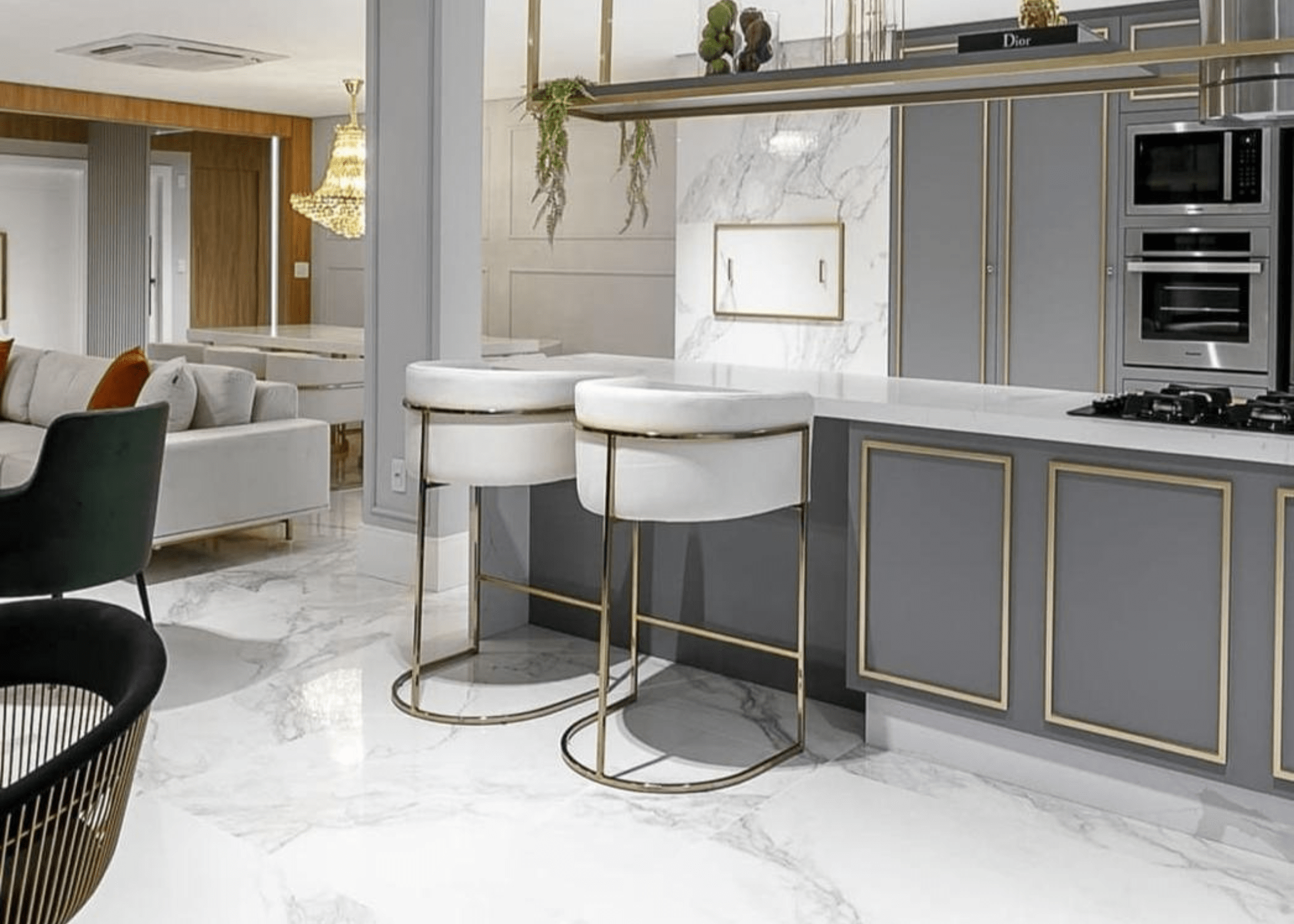 Banqueta de luxo estofada com design contemporâneo para bancadas sofisticadas - Maria.