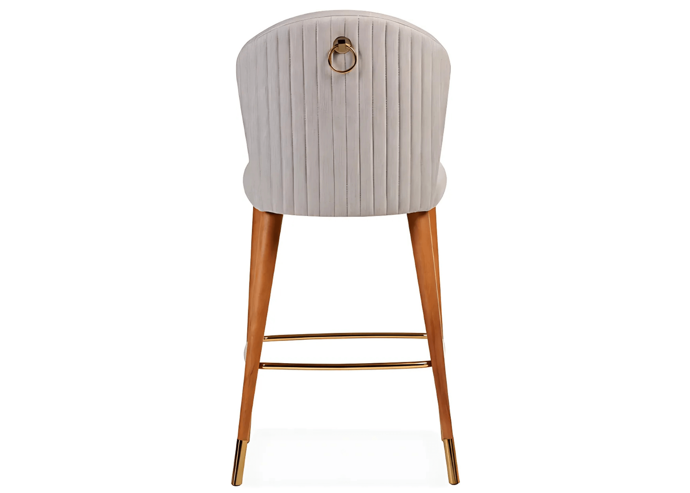 Banqueta Meggie com costas detalhadas e base em lâmina de madeira, estofada em linho cinza claro. Design sofisticado ideal para ambientes modernos.