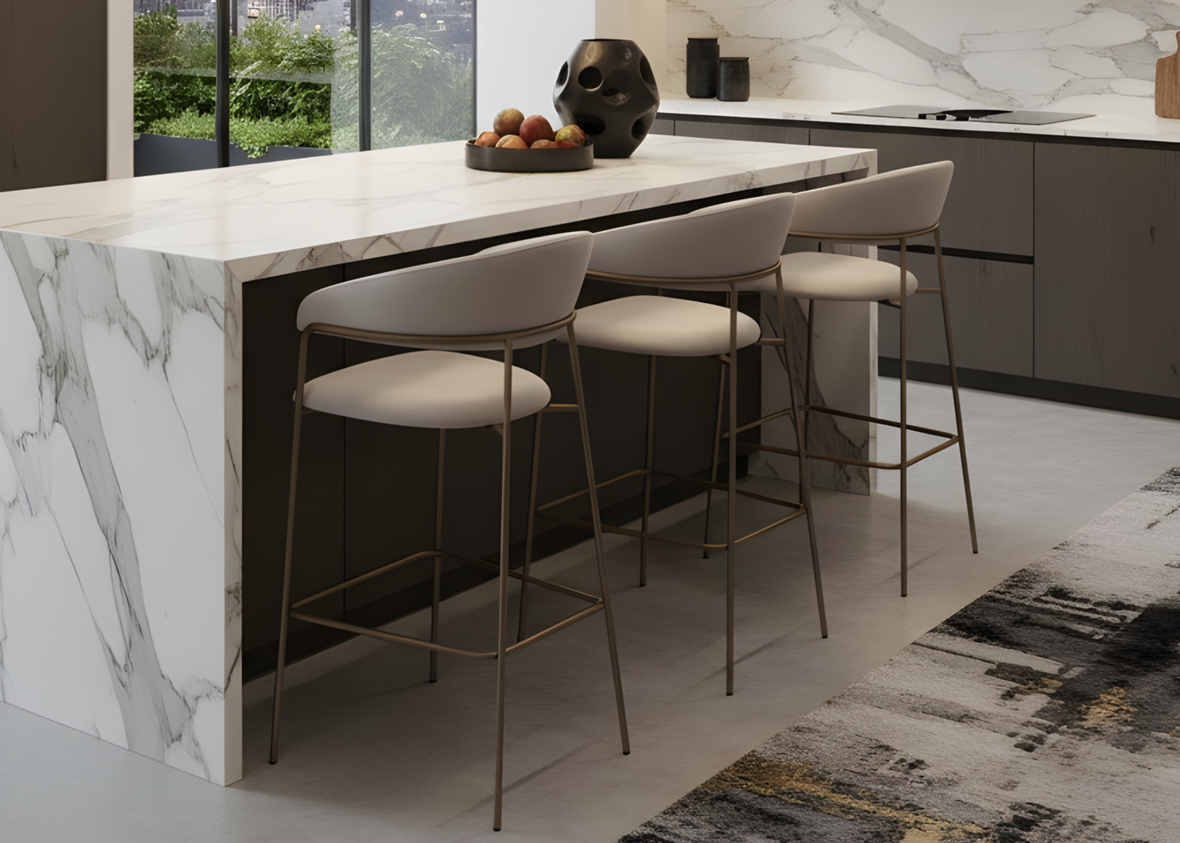 Banqueta para bancadas altas modernas modelo Valen, com estrutura em aço carbono e assento estofado de design sofisticado.