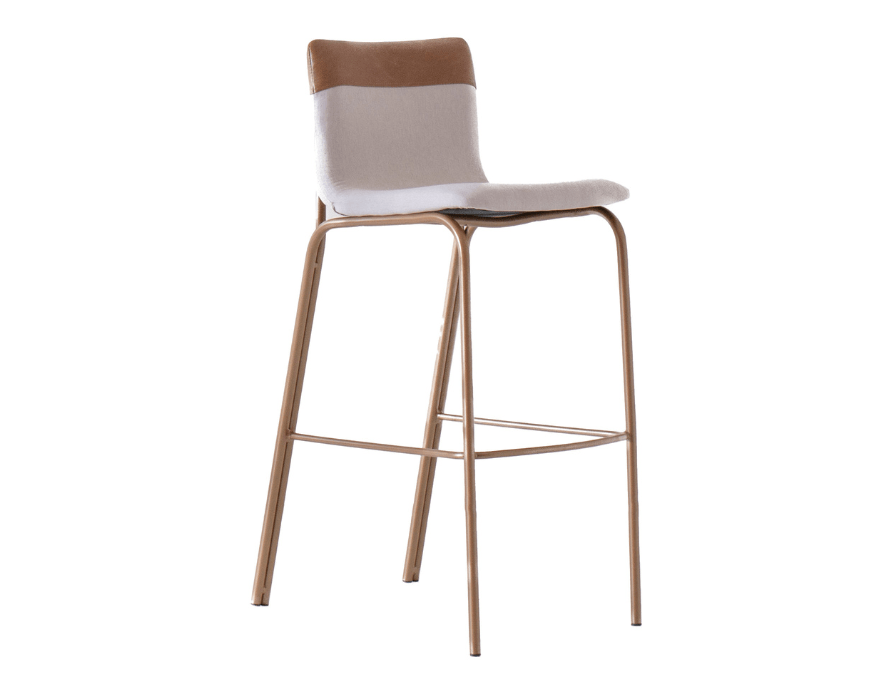 Conforto Ergonômico: Assento e encosto estofados com espuma de densidade 28 para suporte ideal.