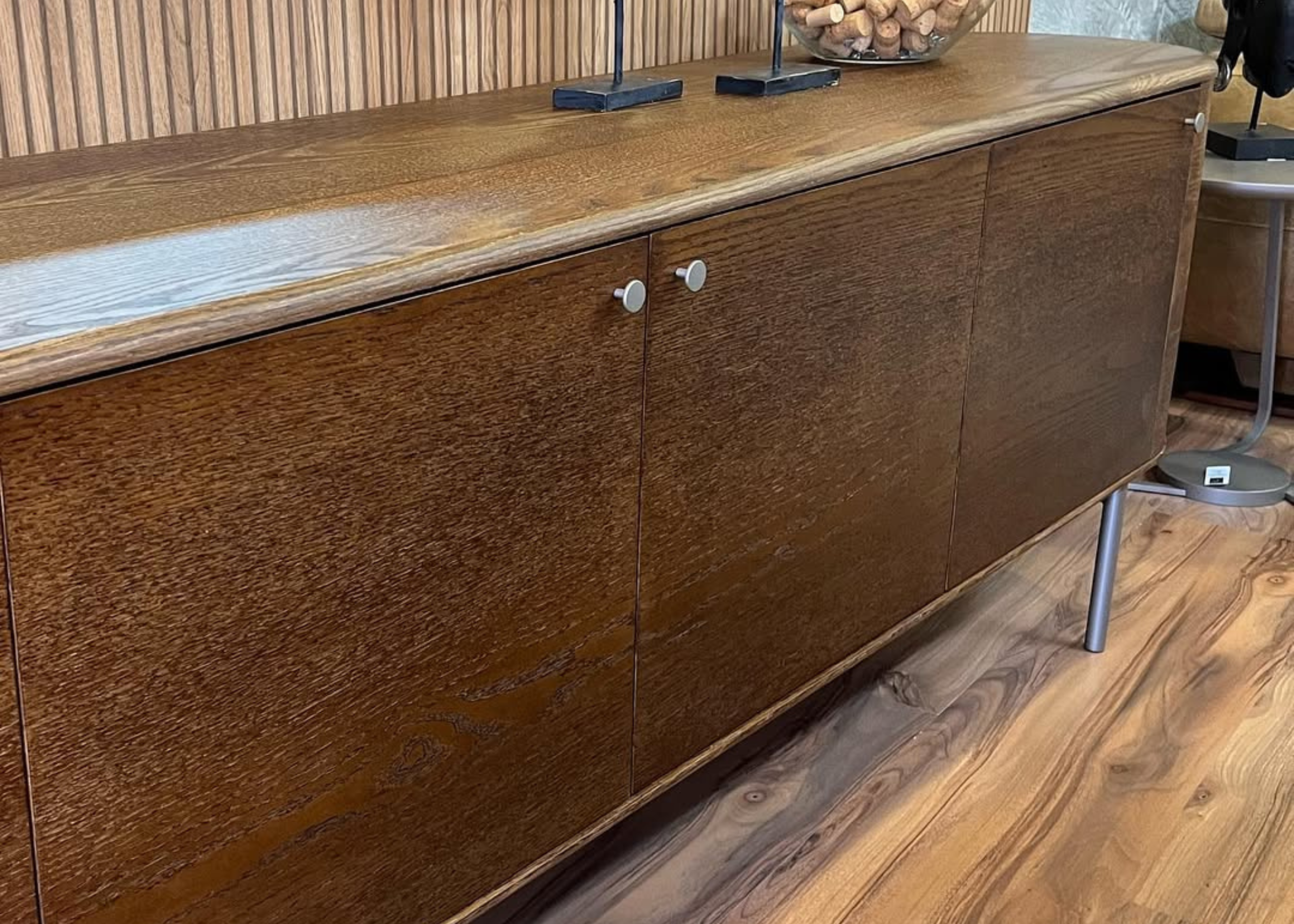 Buffet para sala de jantar, luxuoso com quatro portas, modelo Aurelia I, ideal para compor ambientes sofisticados e modernos.