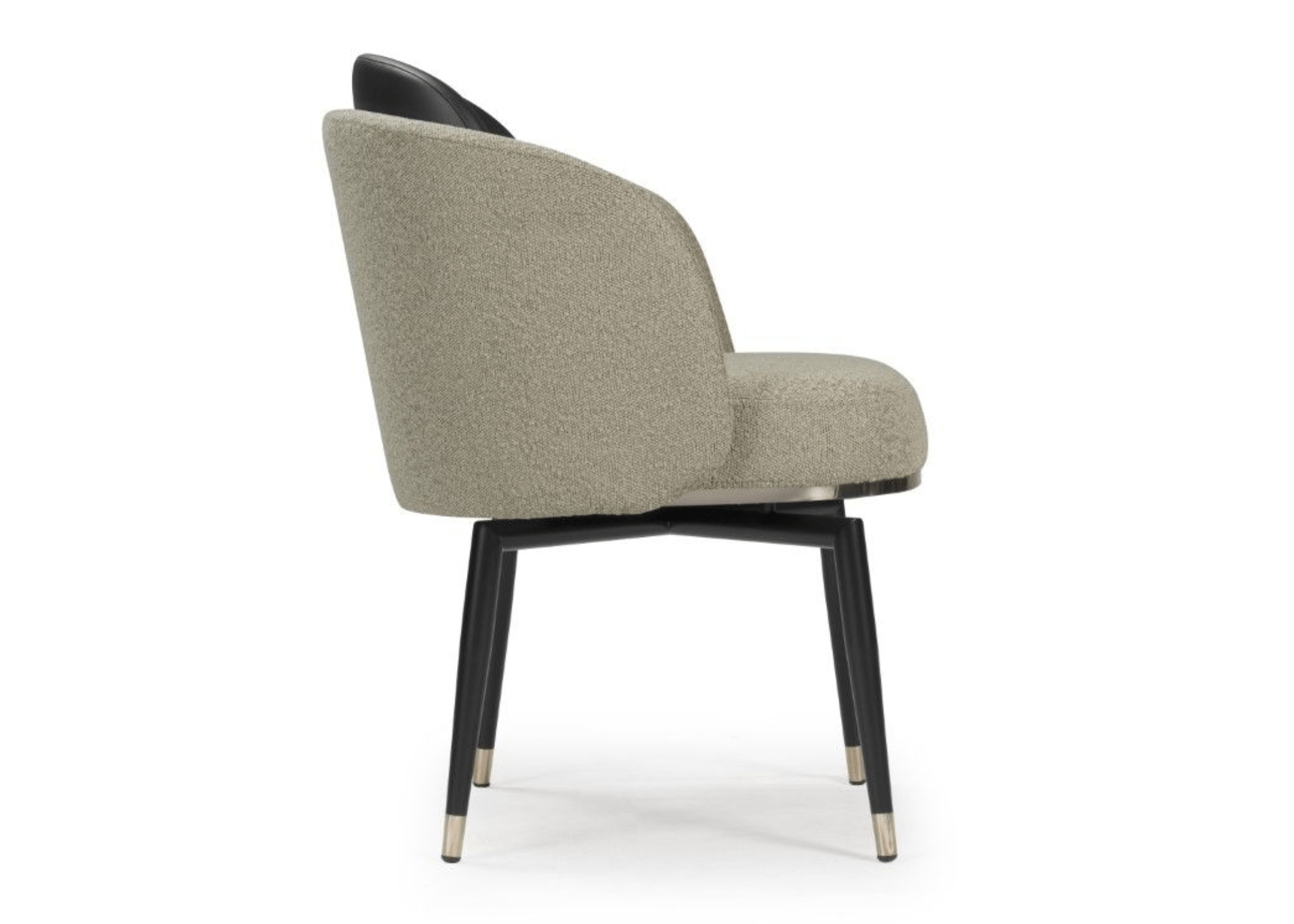 Cadeira Eiffel revestida em tecido boucle com acabamento sofisticado, perfeita para compor ambientes elegantes e acolhedores.