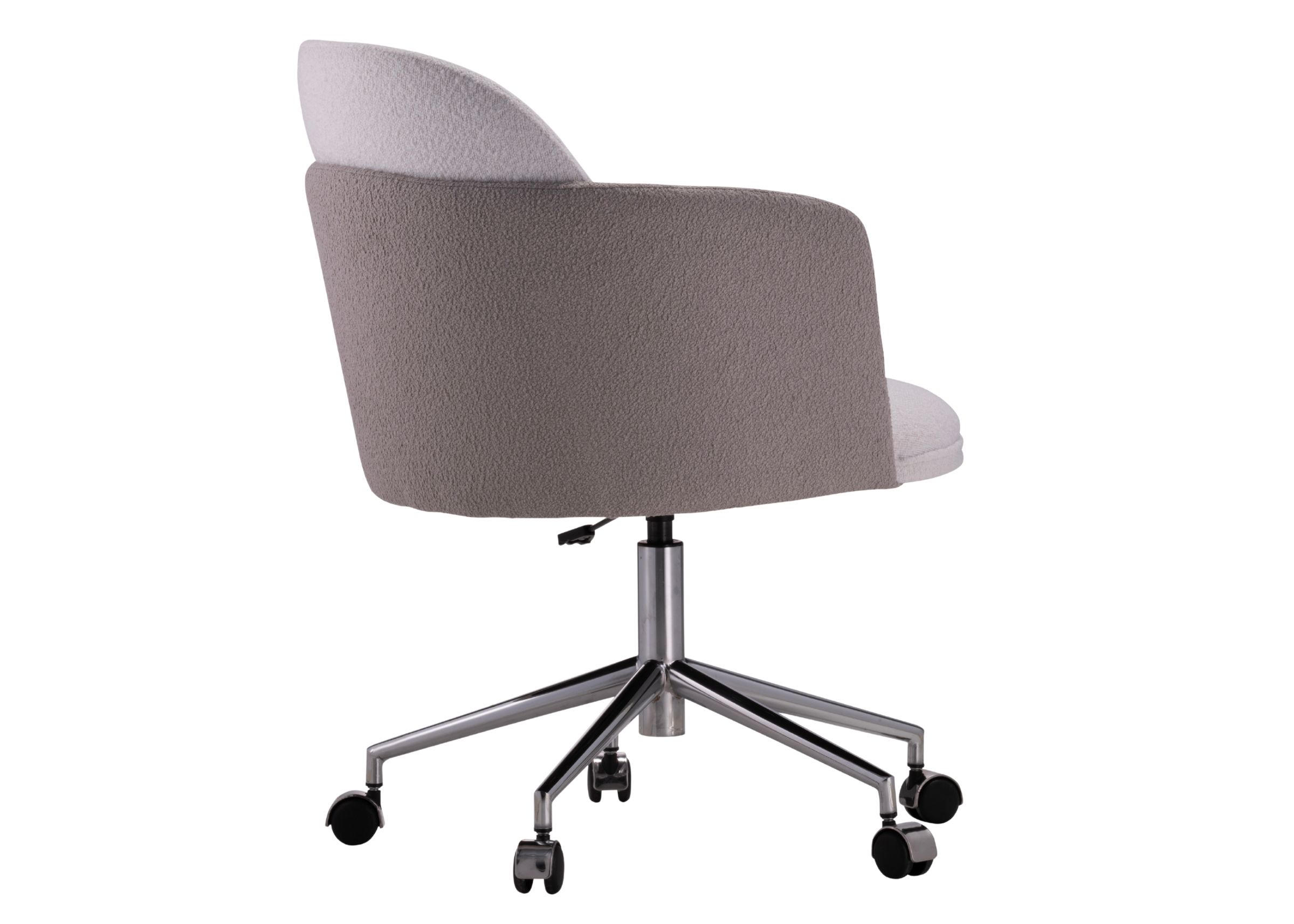 Cadeira de escritório Claribel giratória, estofada em tecido bouclê off-white com detalhes em cinza. Móvel sofisticado e ergonômico para escritórios modernos.