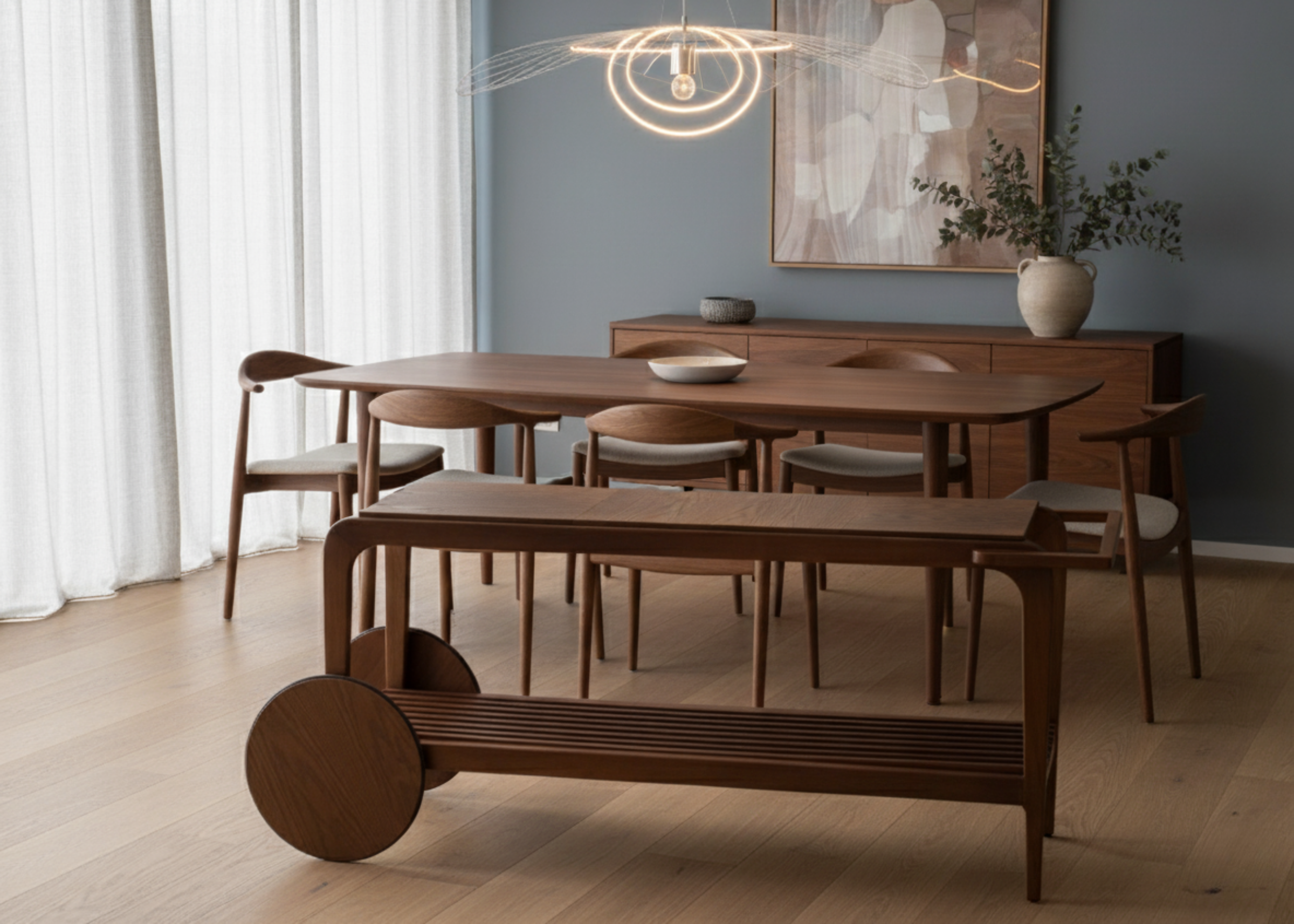 Carro bar grande modelo Ninho, desenvolvido em madeira nogueira, com visual contemporâneo ideal para salas de jantar modernas.