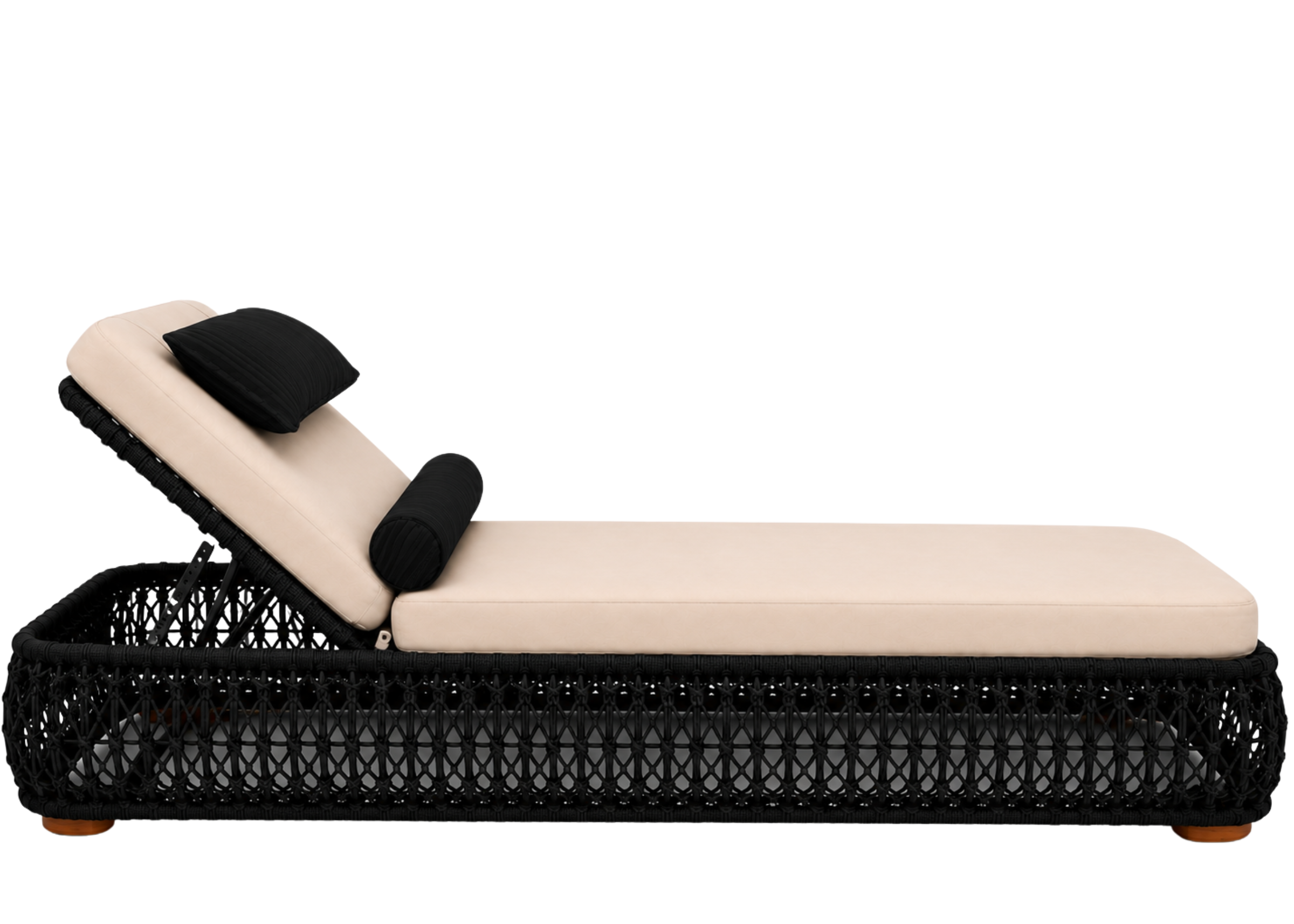 Chaise para área externa Solaris com estrutura em alumínio pintado e revestimento impermeável, ideal para compor espaços externos sofisticados e confortáveis.