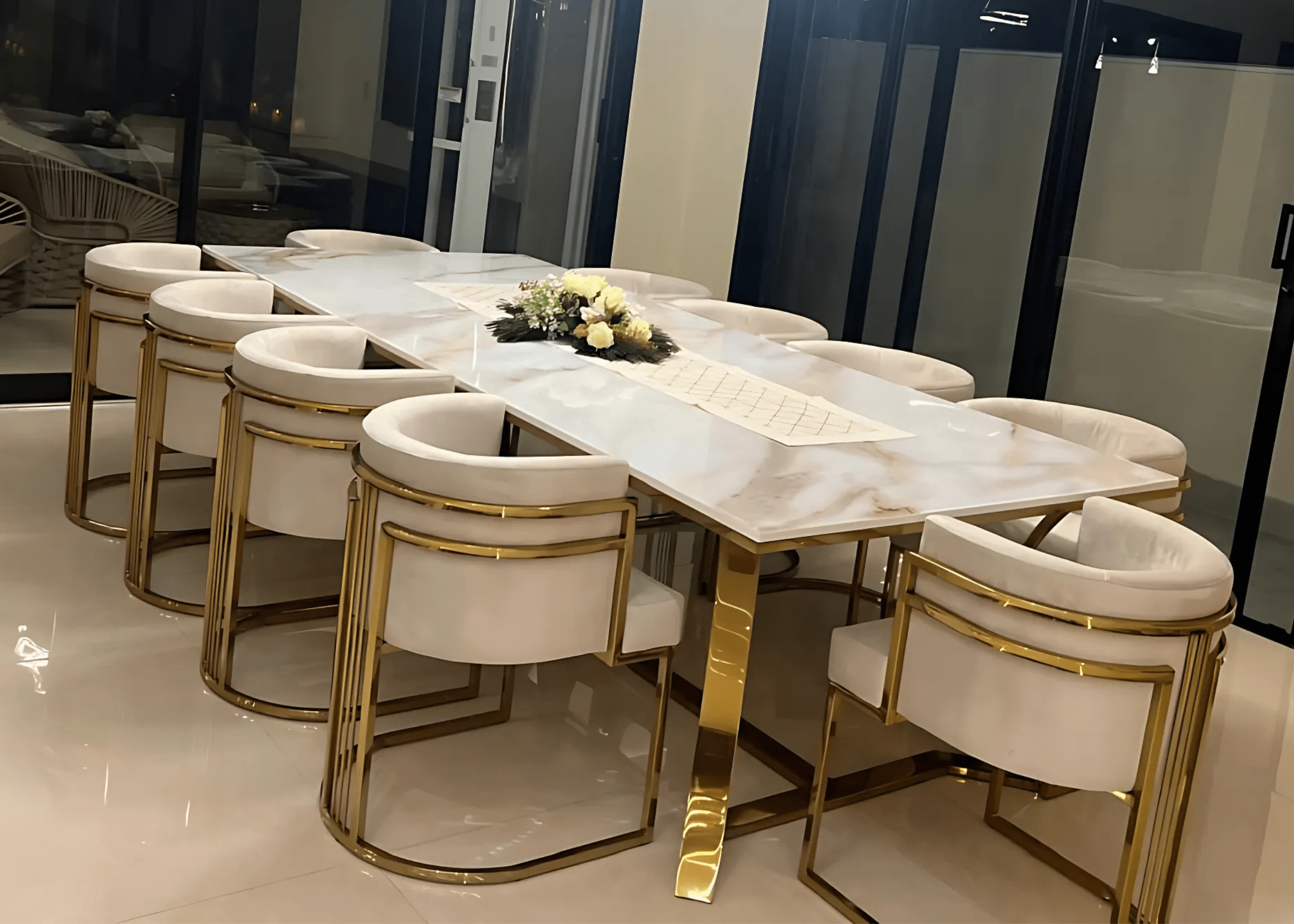 Mesa de jantar retangular Gregori com acabamento elegante e moderno.