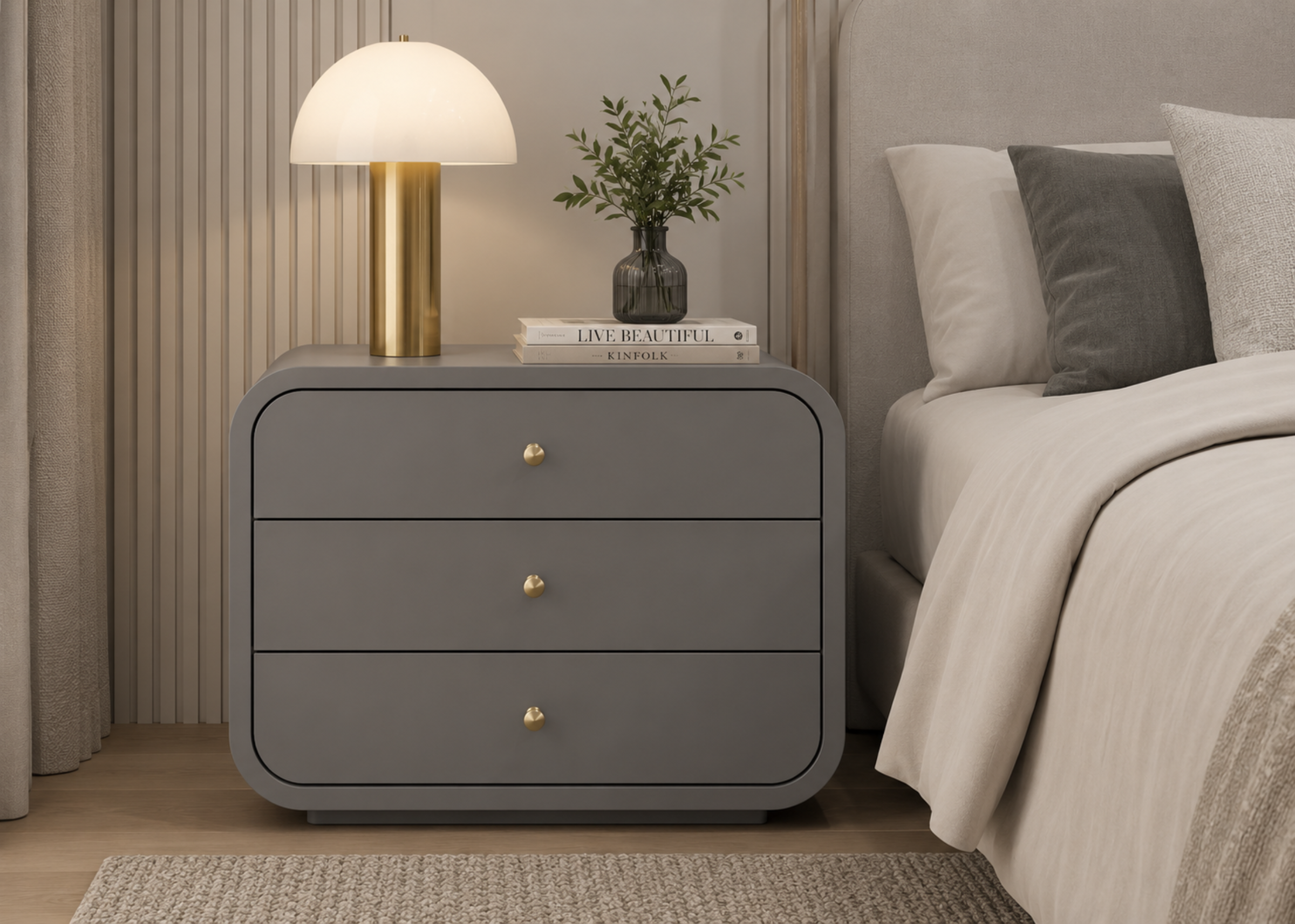 Mesa Sierra com base em aço carbono e acabamento em lâmina de madeira, ideal para compor ambientes modernos e sofisticados.