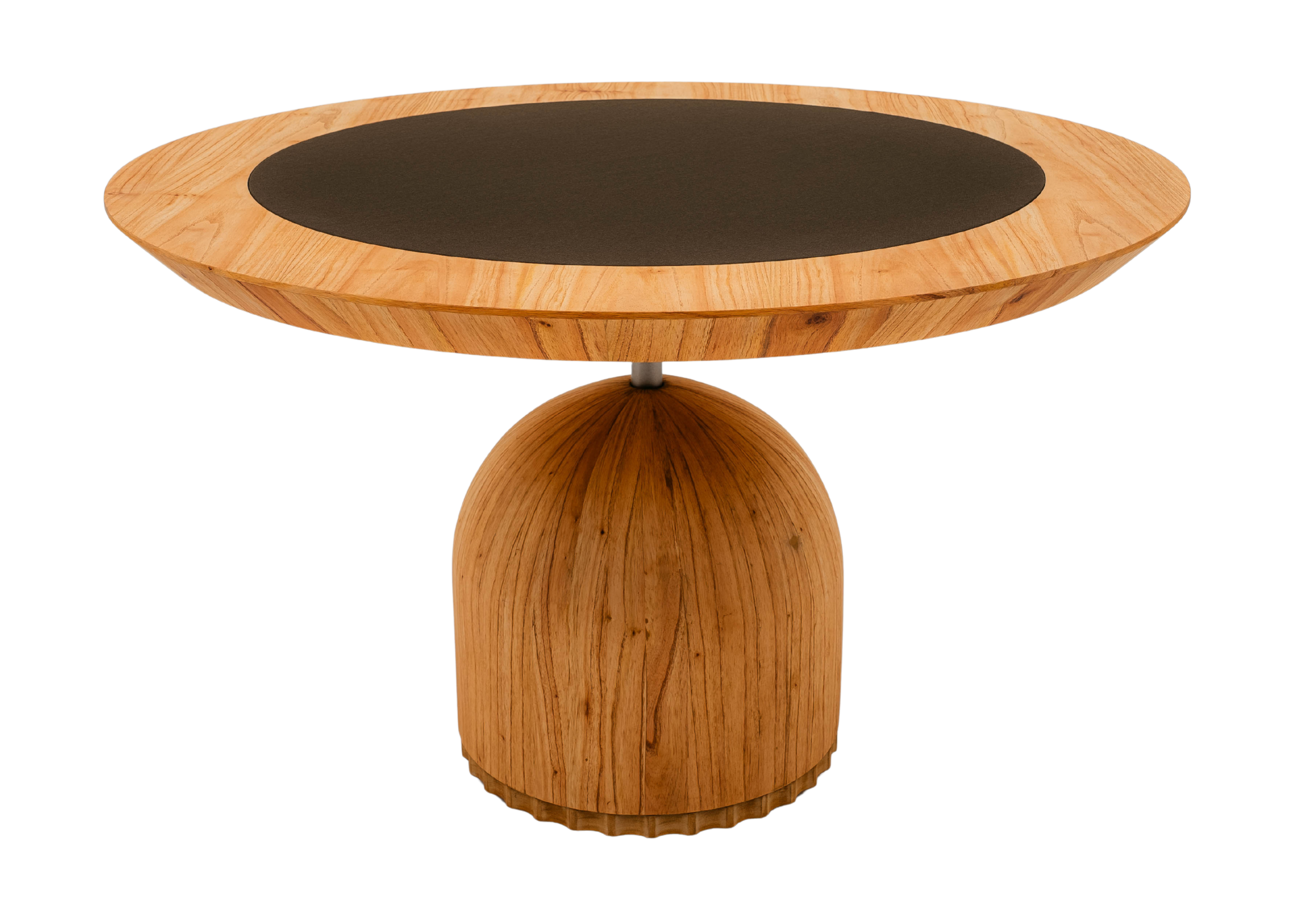 Mesa de carteado Cálice com tampo reverse em laminado nature e tecido acrílico marrom, apresentando design sofisticado e funcional para ambientes elegantes.
