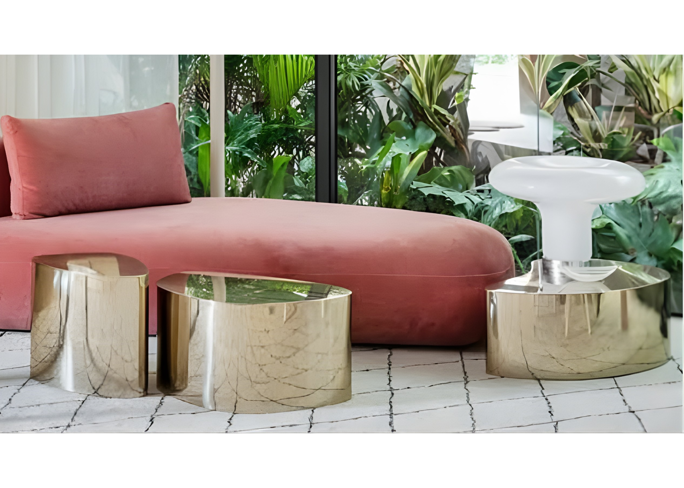 Mesa de centro Maestra, ideal para compor ambientes elegantes. Seu acabamento sofisticado e design refinado elevam o nível de estilo e charme da decoração.