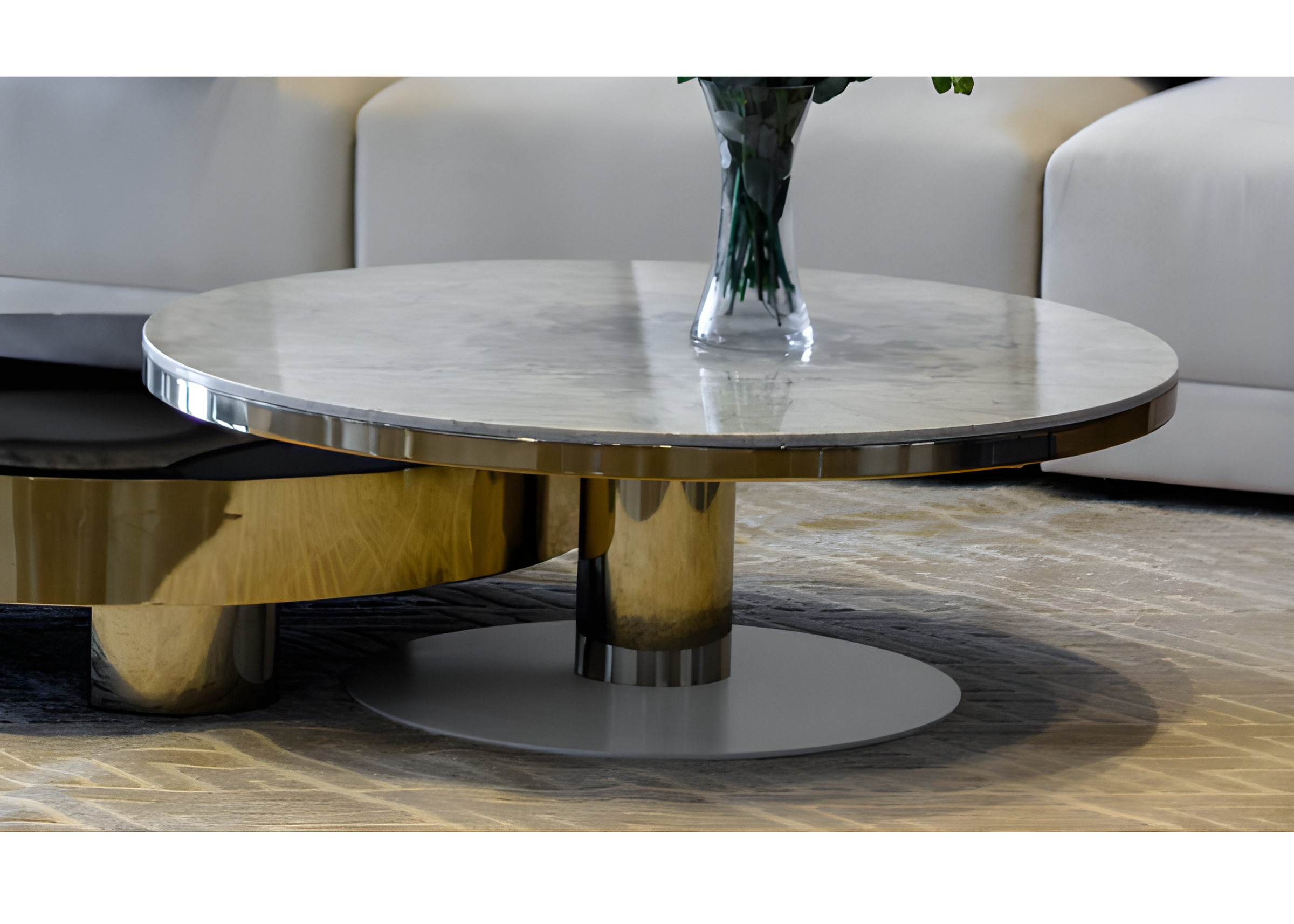 Mesa de centro Paola com elegância e detalhes encantadores. Peça sofisticada que acrescenta charme e estilo ao ambiente.