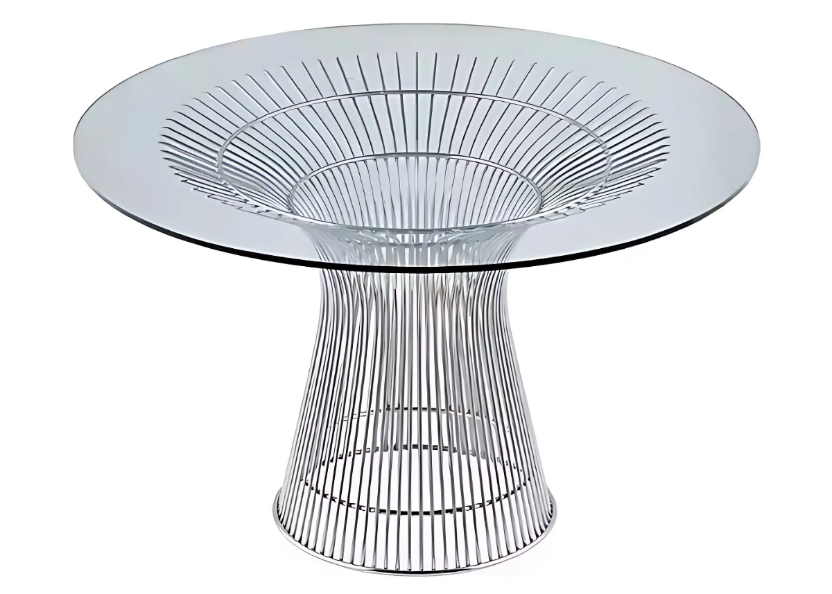 Mesa de jantar Platner com tampo elegante e estrutura em aço inox polido, vista sobre fundo neutro. Móvel sofisticado e moderno, perfeito para salas de jantar de estilo contemporâneo.