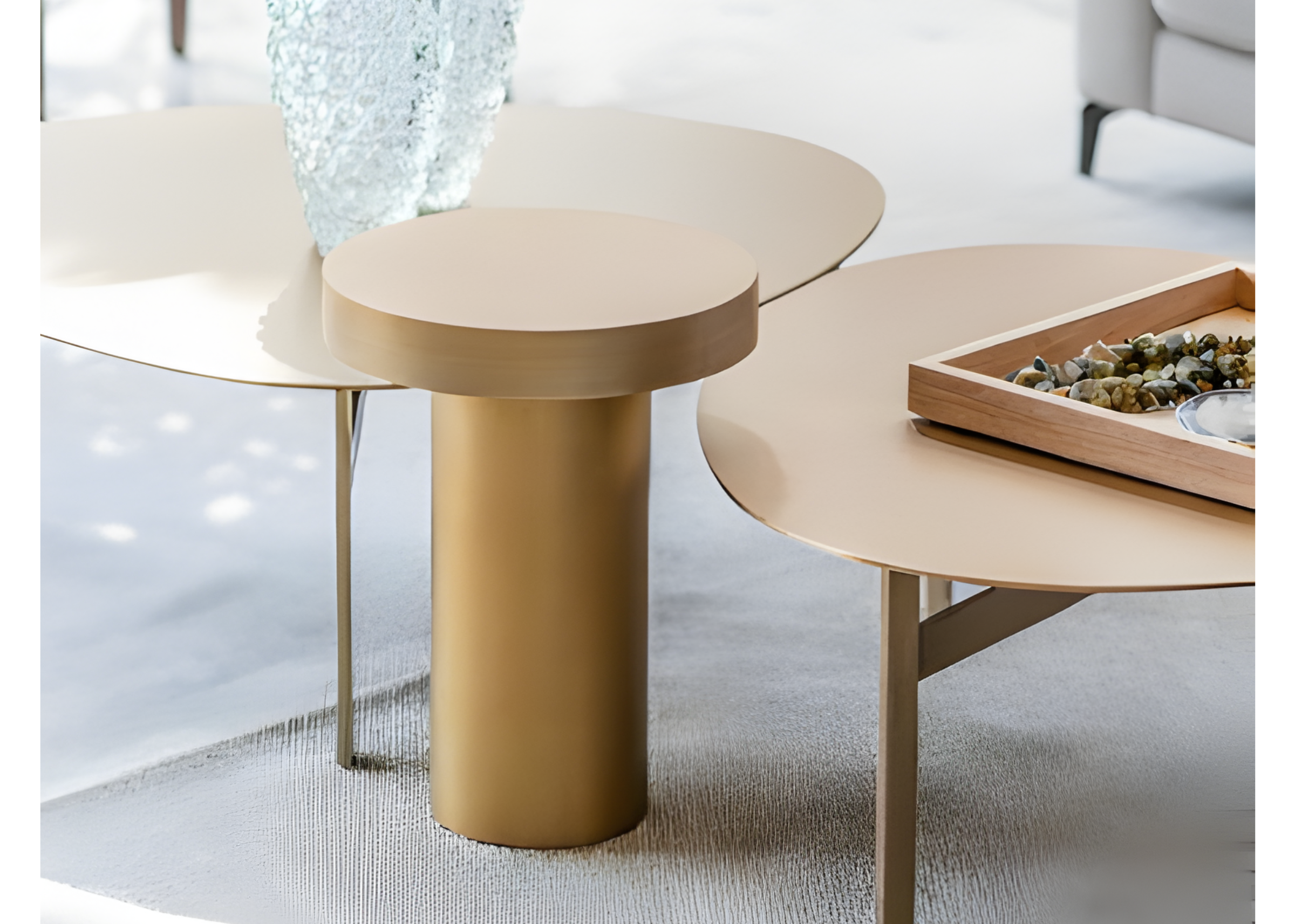 Mesa lateral Imperadora ideal para ambientes acolhedores e luxuosos, unindo elegância e sofisticação.