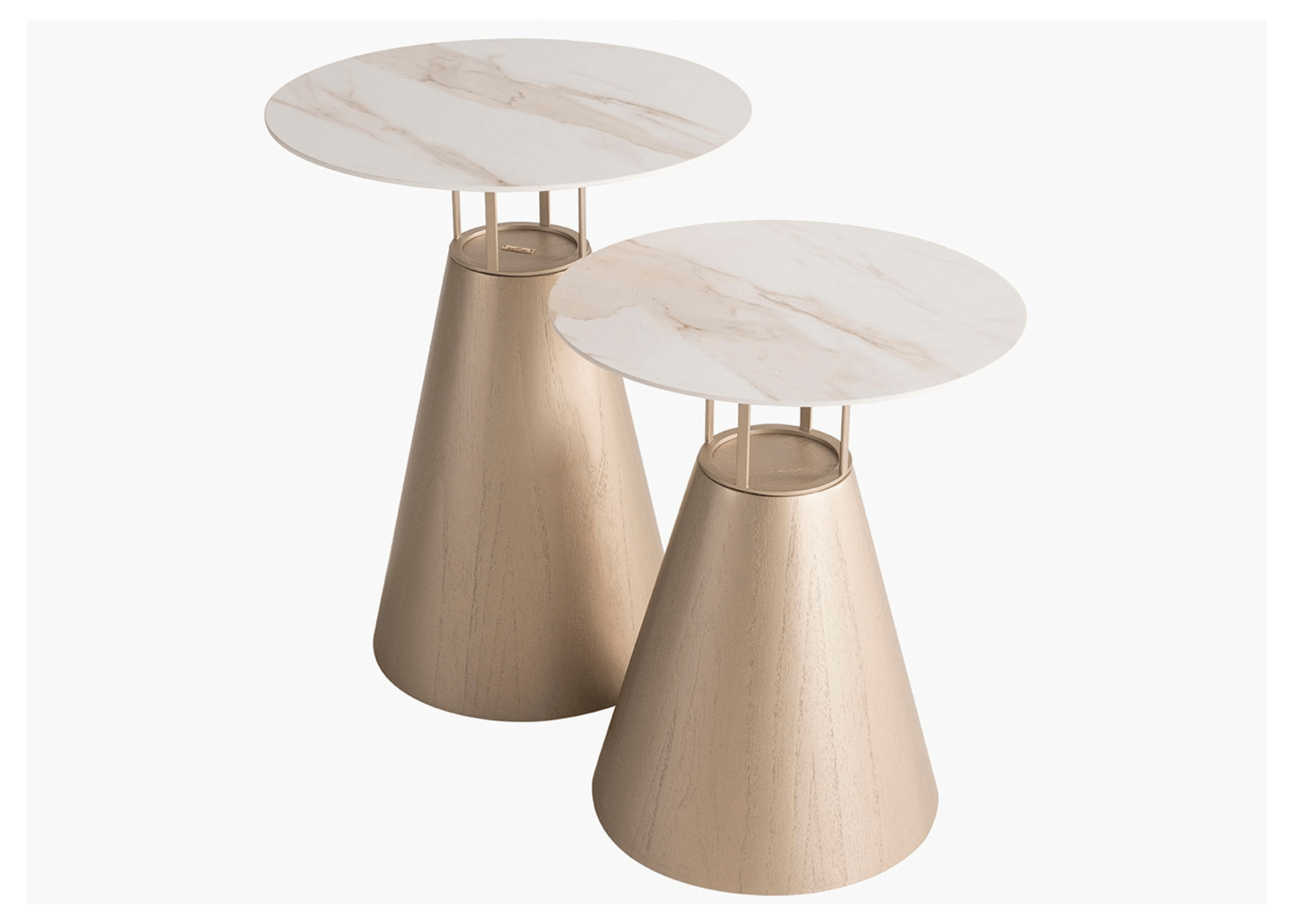 Conjunto de mesas laterais redondas Lidi com tampo em porcelanato marmorizado e base cônica em madeira na cor imbuia clara. Design contemporâneo com acabamento sofisticado.