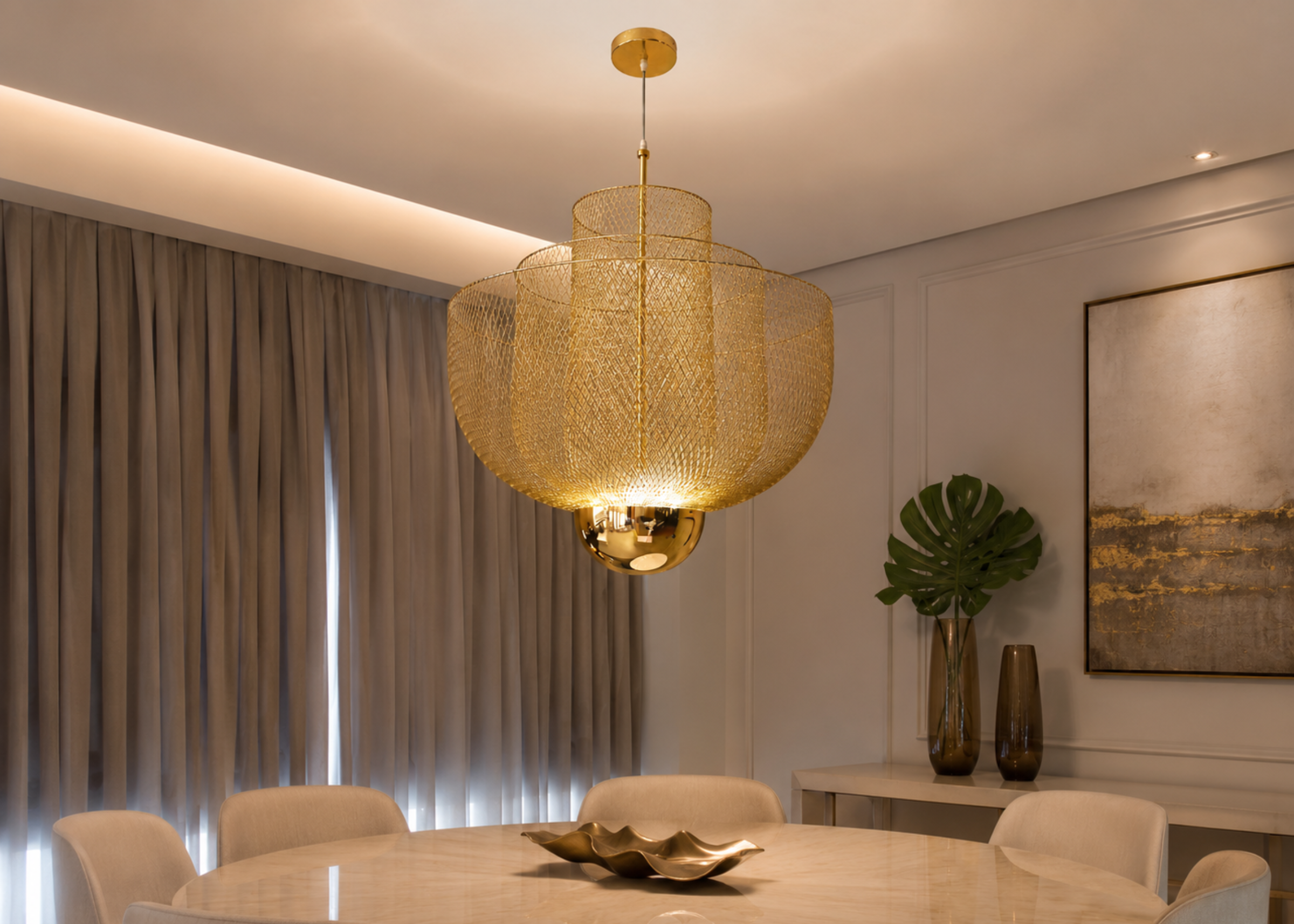 Pendente modelo 5057-80 com estrutura em metal dourado acobreado, ideal para compor ambientes contemporâneos e refinados.