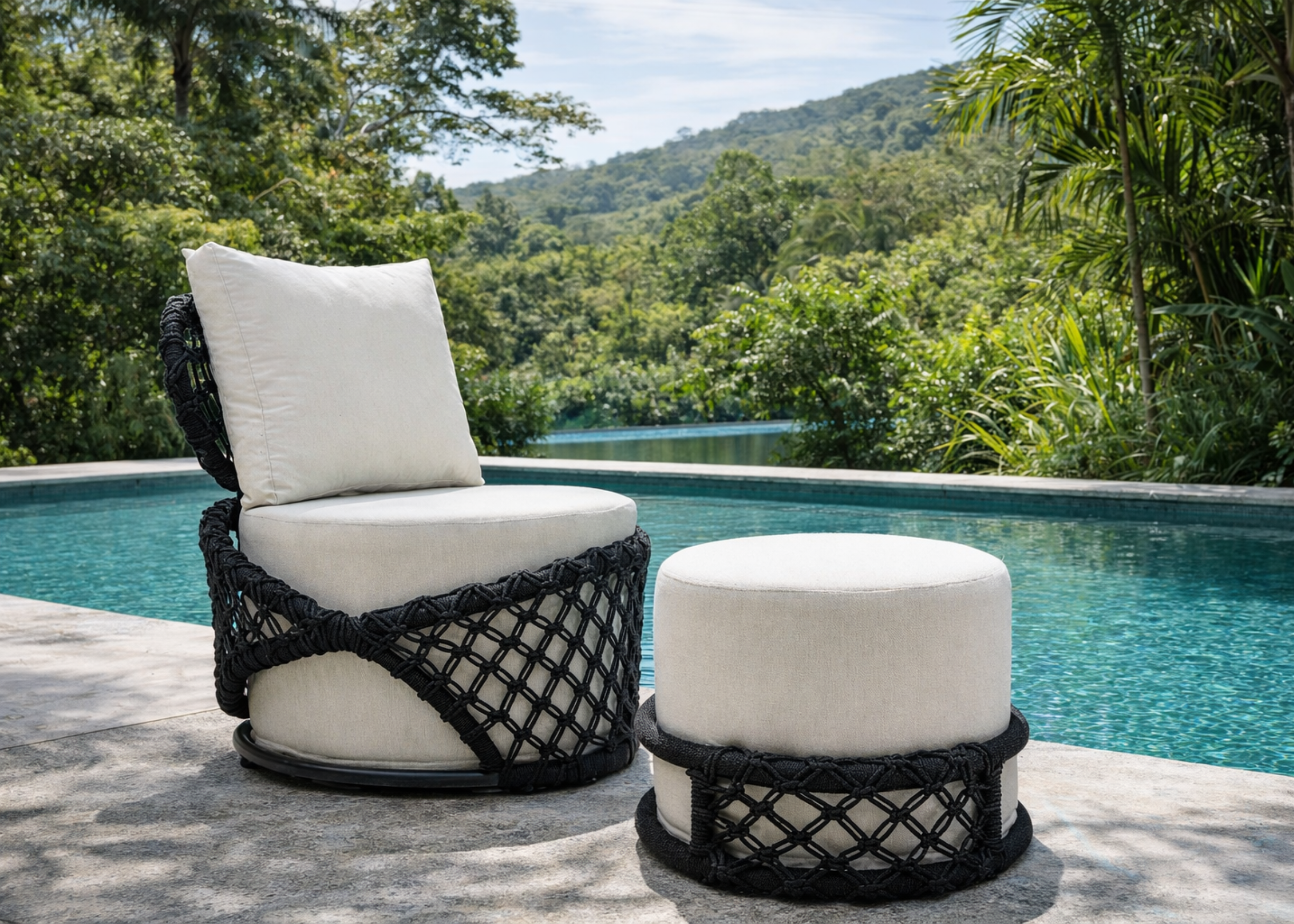 Poltrona para área externa em corda náutica com puff modelo Concha. Móvel para uso externo.